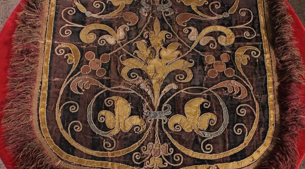 Tissu en velours et soie brodée, époque Renaissance