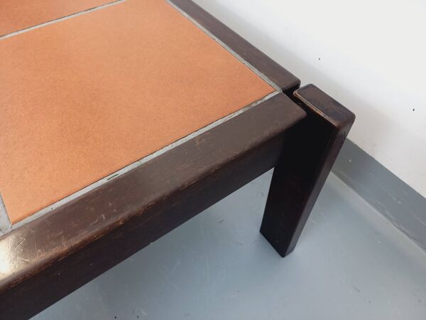 Table basse vintage Roger Capron en bois foncé et céramique de Vallauris des années 60 70