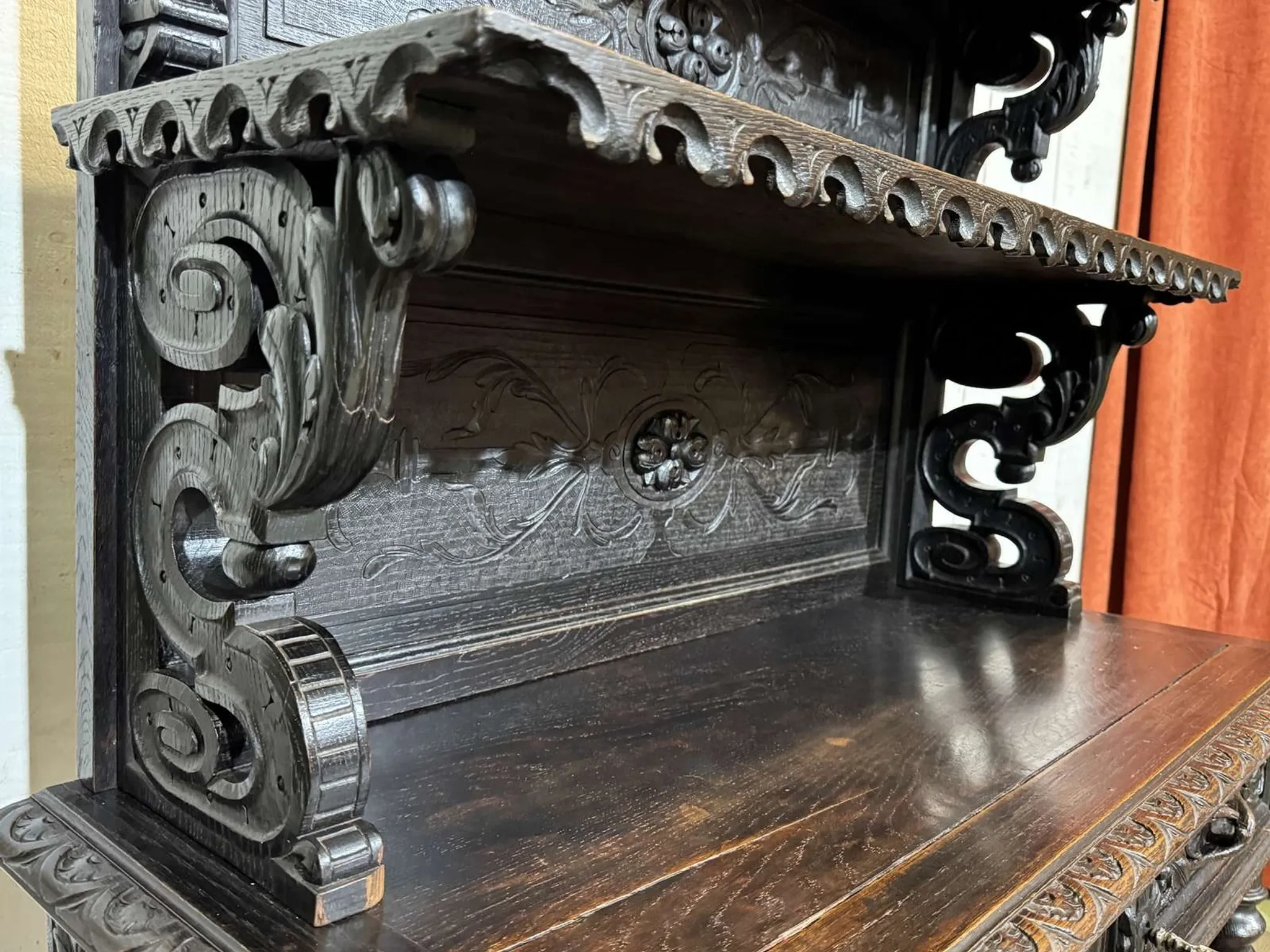 Dessert in oak from the late 19th century in the Henri II style.