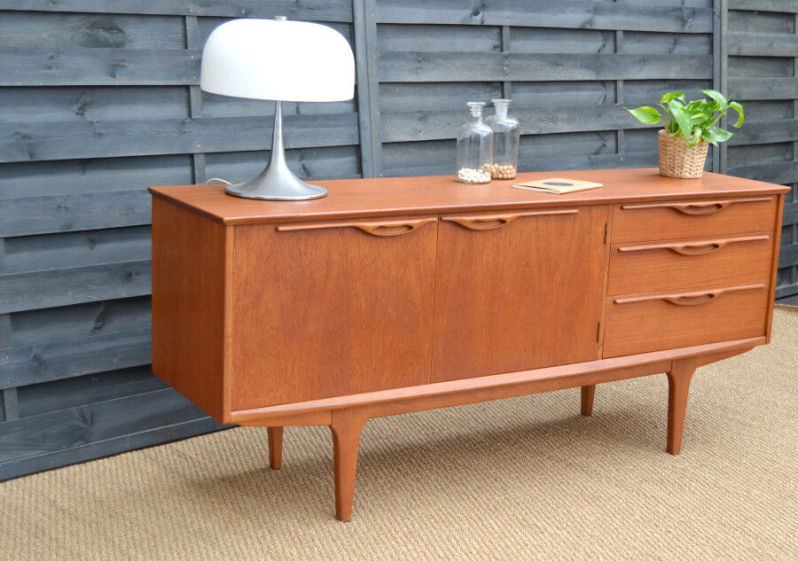 Enfilade anglaise par Jentique en teck