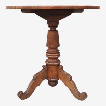 “Fleur de Lys” pedestal table