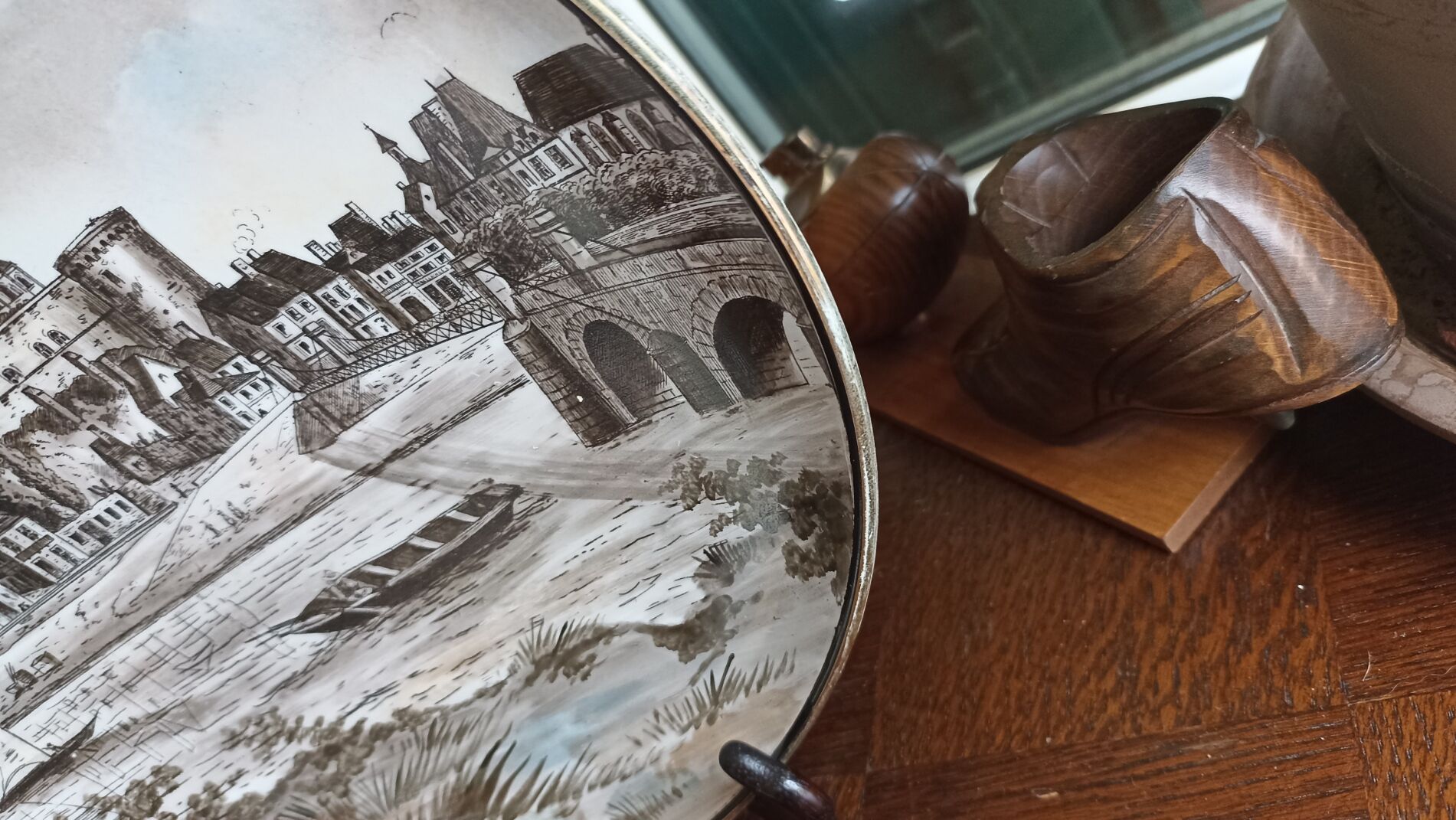 Art Deco decorative dish Creil and Montereau Choisy-le-Roi Château d'Amboise