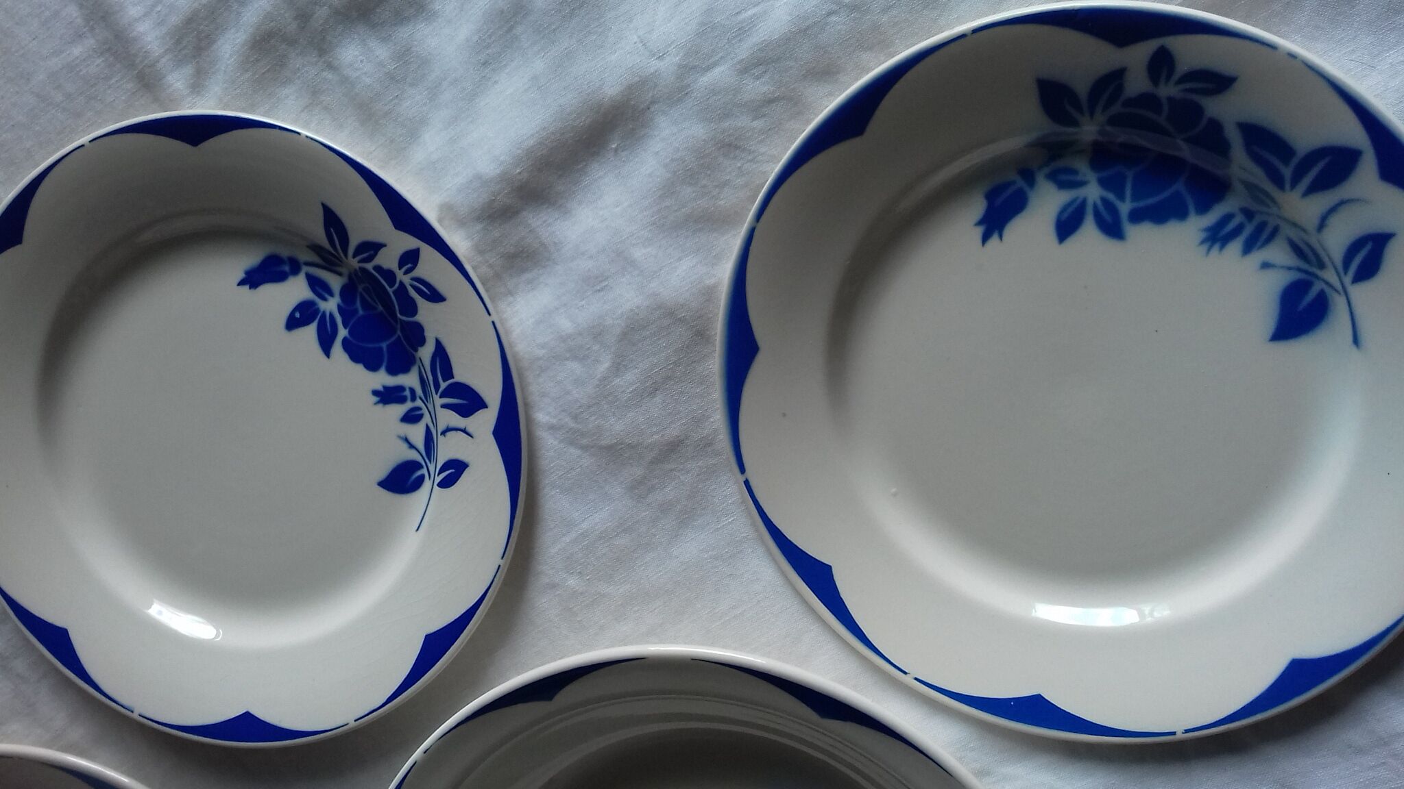 Service Corsica Digoin Sarreguemines 6 assiettes plates et un plat creux bleu