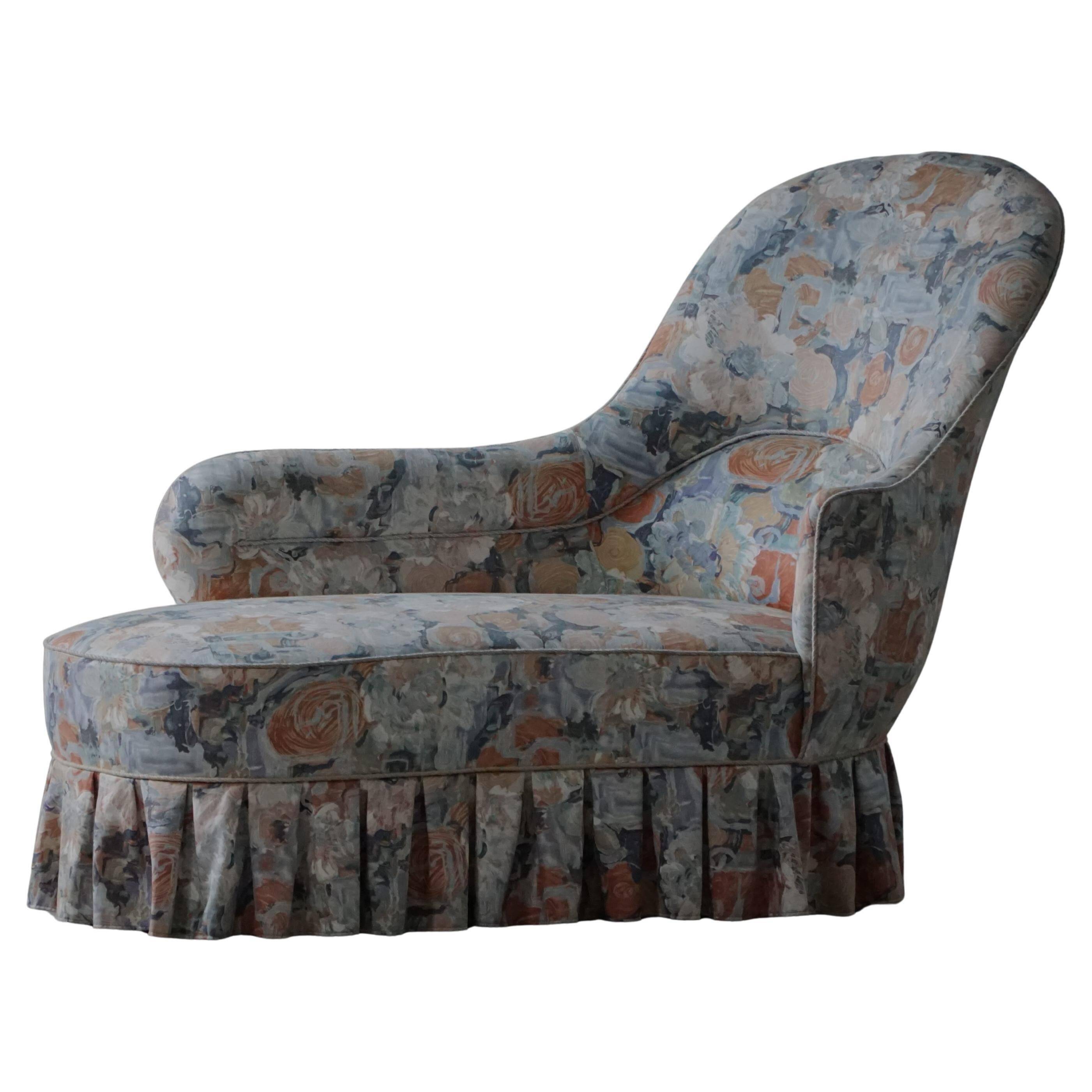 Vintage chaise longue / Sofa with floral upholstery, modern Danish design, 1950s