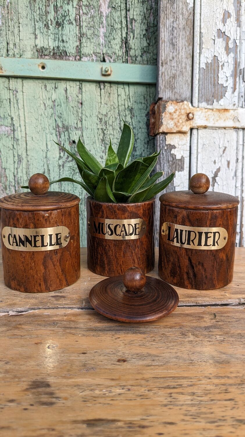 Pots à épices en bois