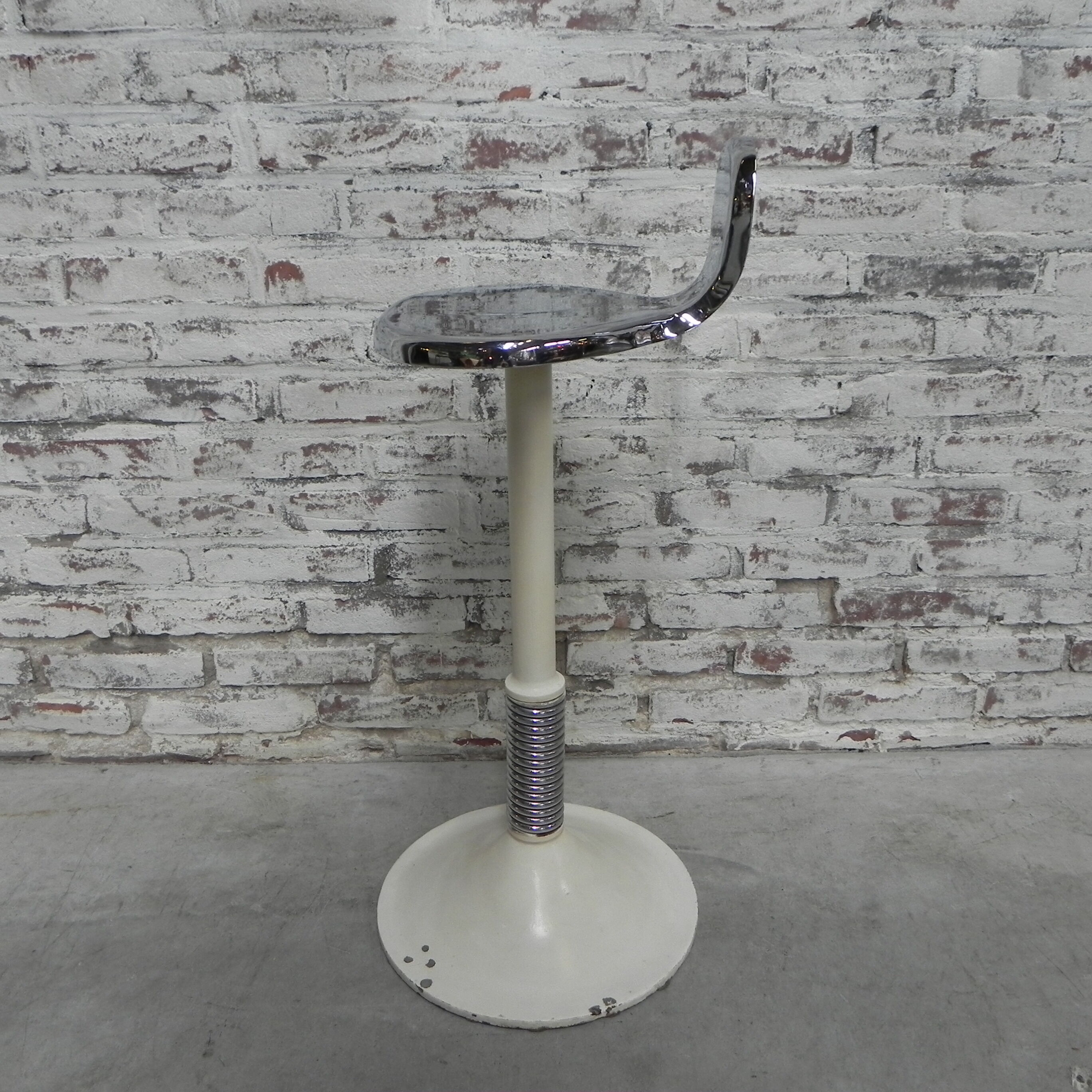 Industrial dentist stool