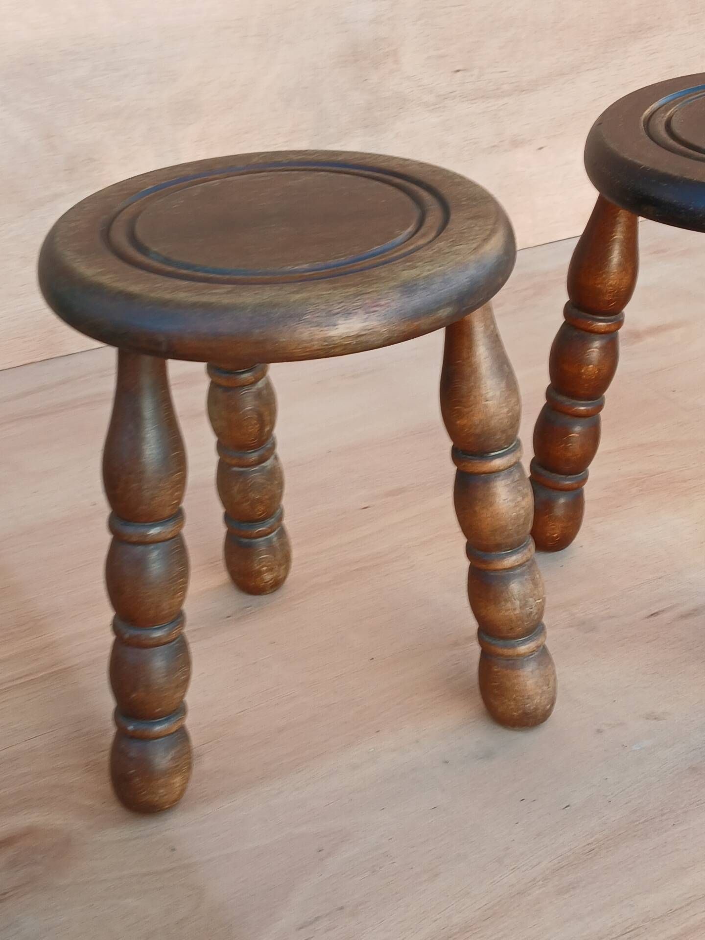 Pair de tabourets vintages en bois tourné