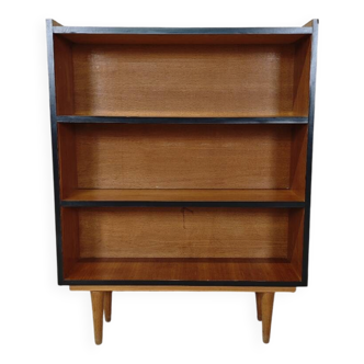Low shelf / bookcase
