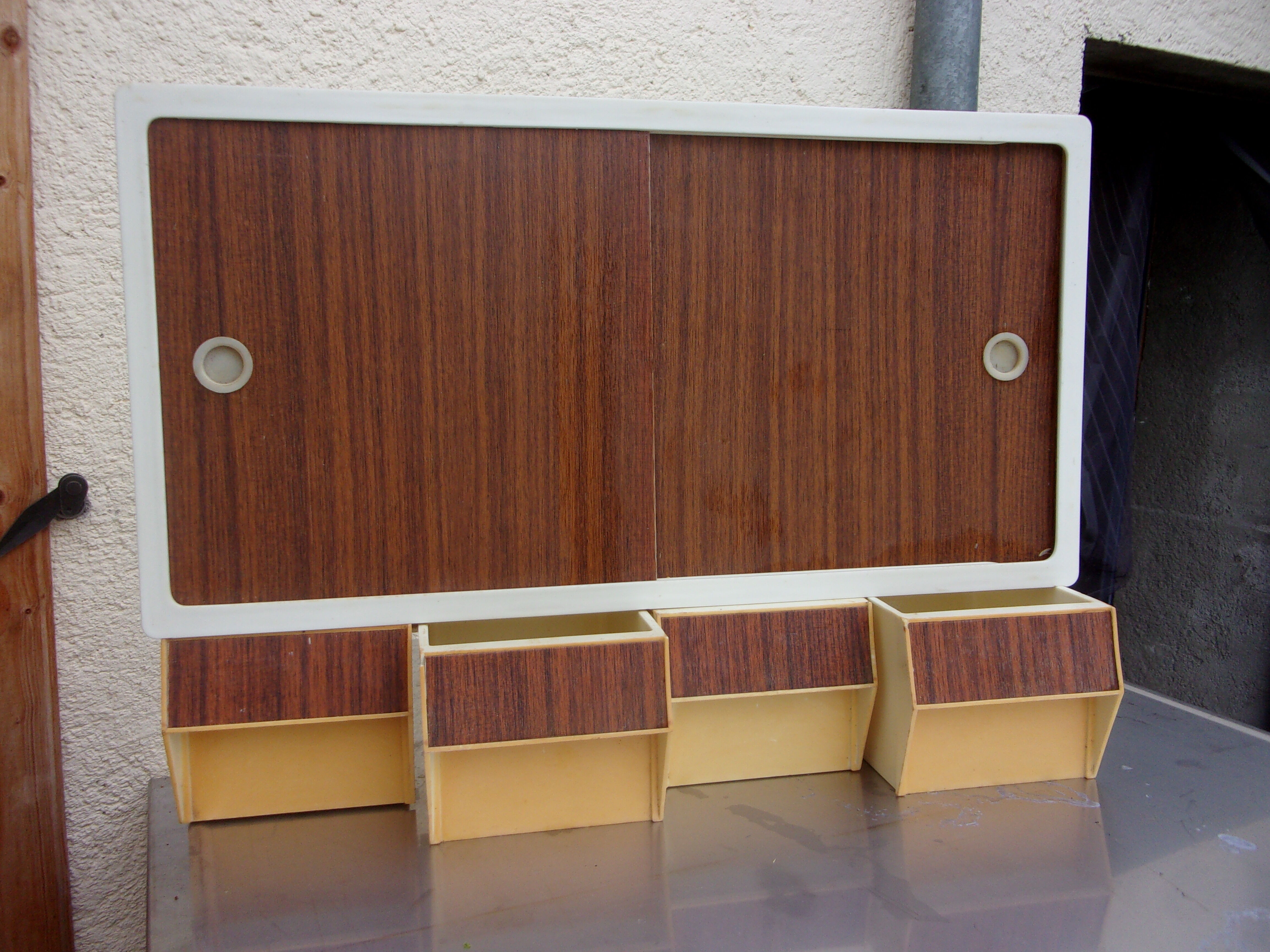 1970 plastic medicine cabinet 3 tones flair style