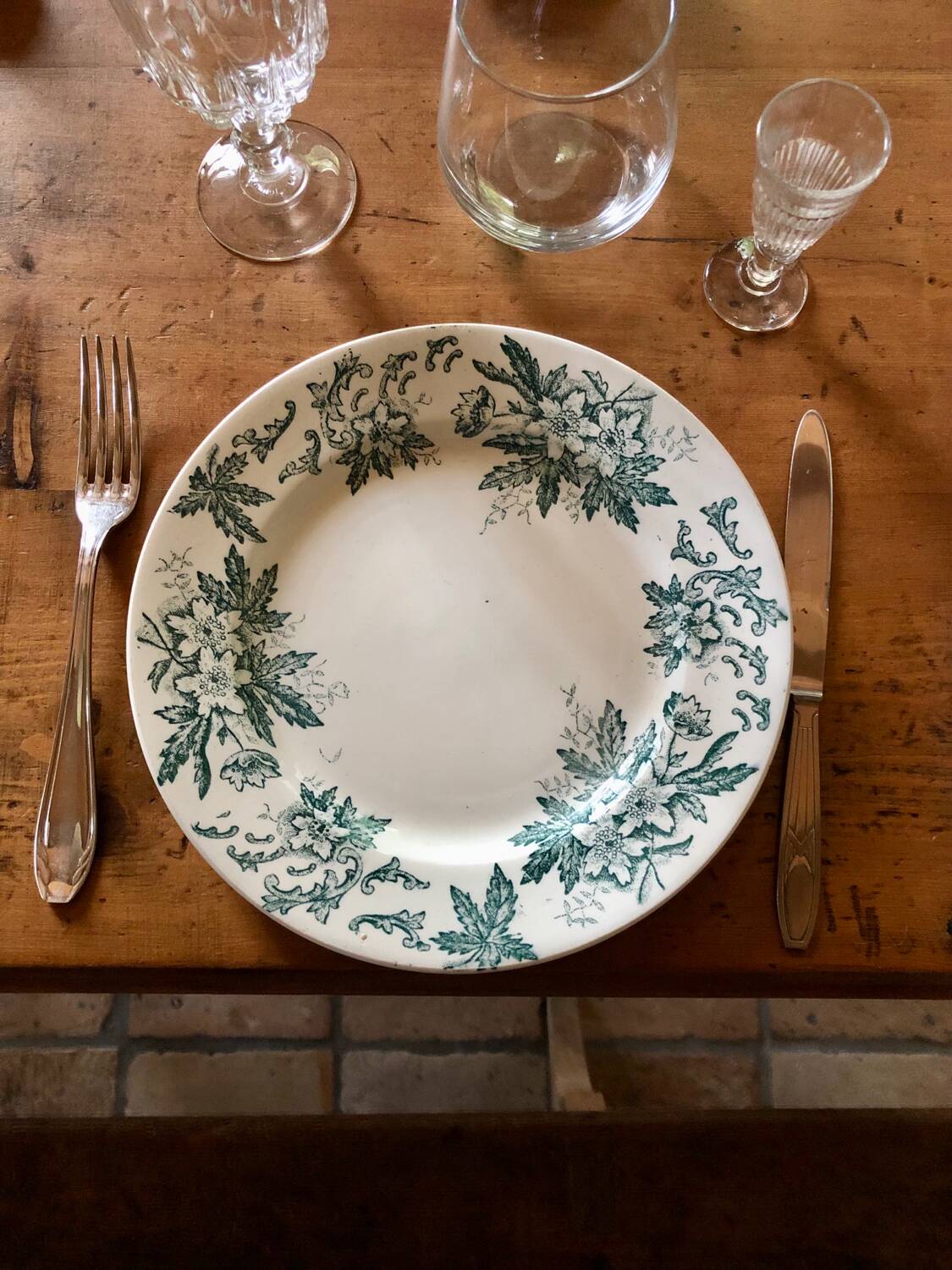 Ironstone "anemone" flat plates from Saint-Amand-les-Eaux