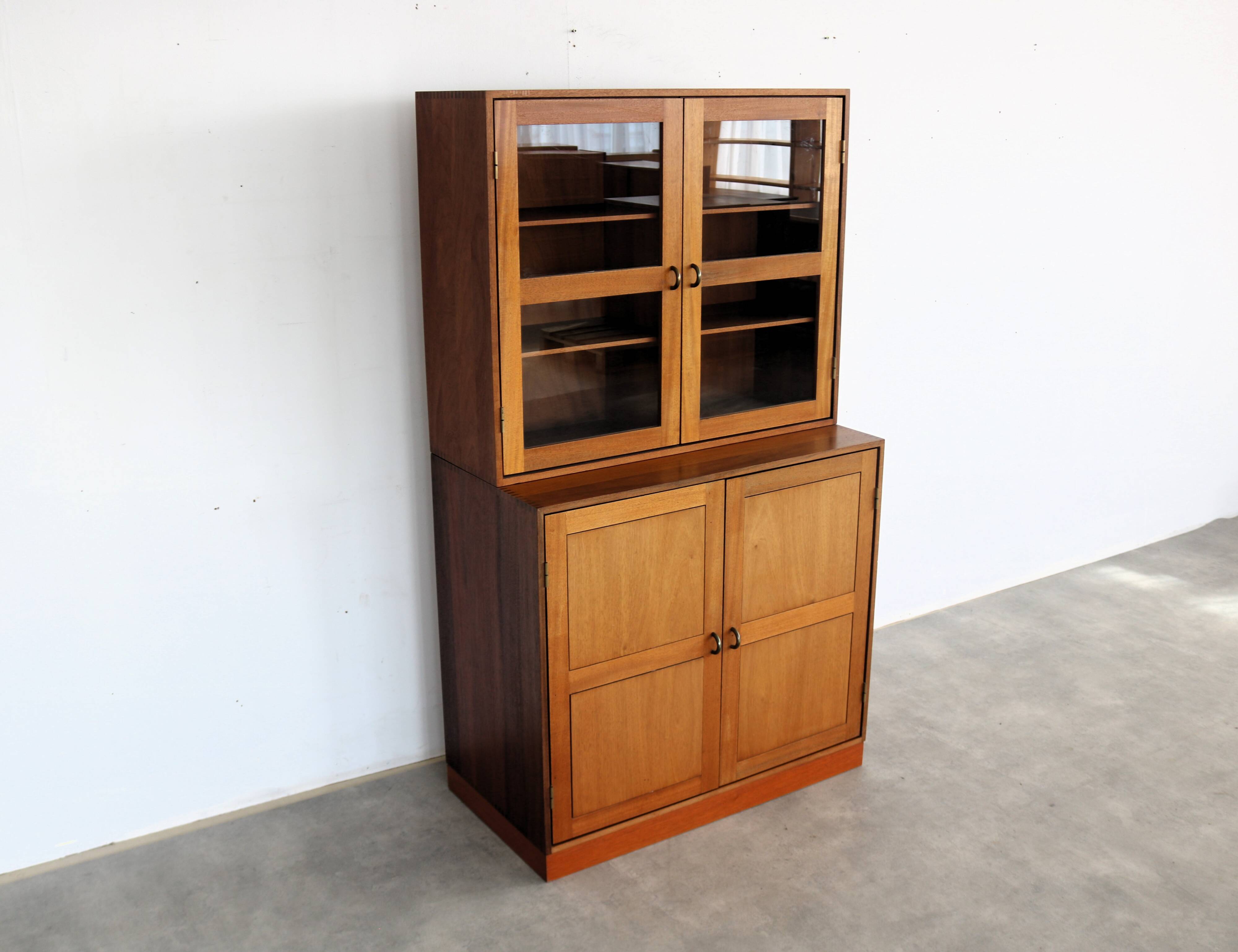 vintage wall cabinet | display cabinet | C. Hvidt
