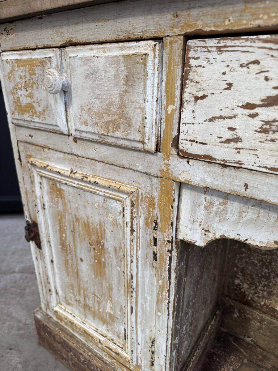 Antique barber's furniture from the early 20th century.