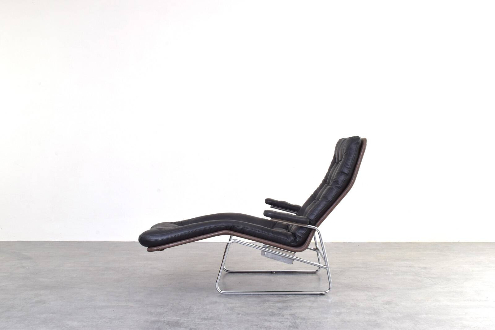 Bauhaus Leather and Chrome Model Fenix Chaise Longue by Sam Larsson for Dux