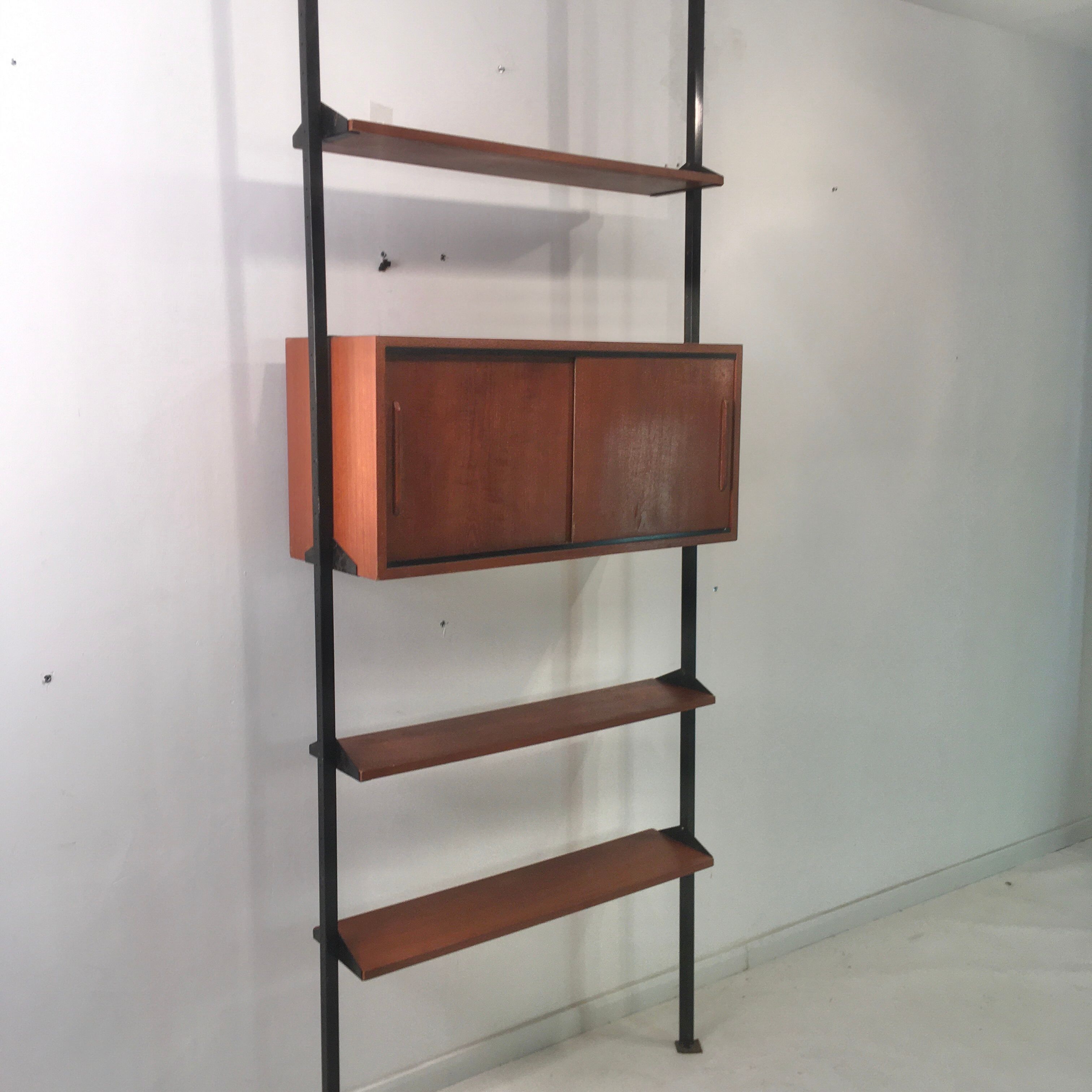 Floor/ceiling library 60s