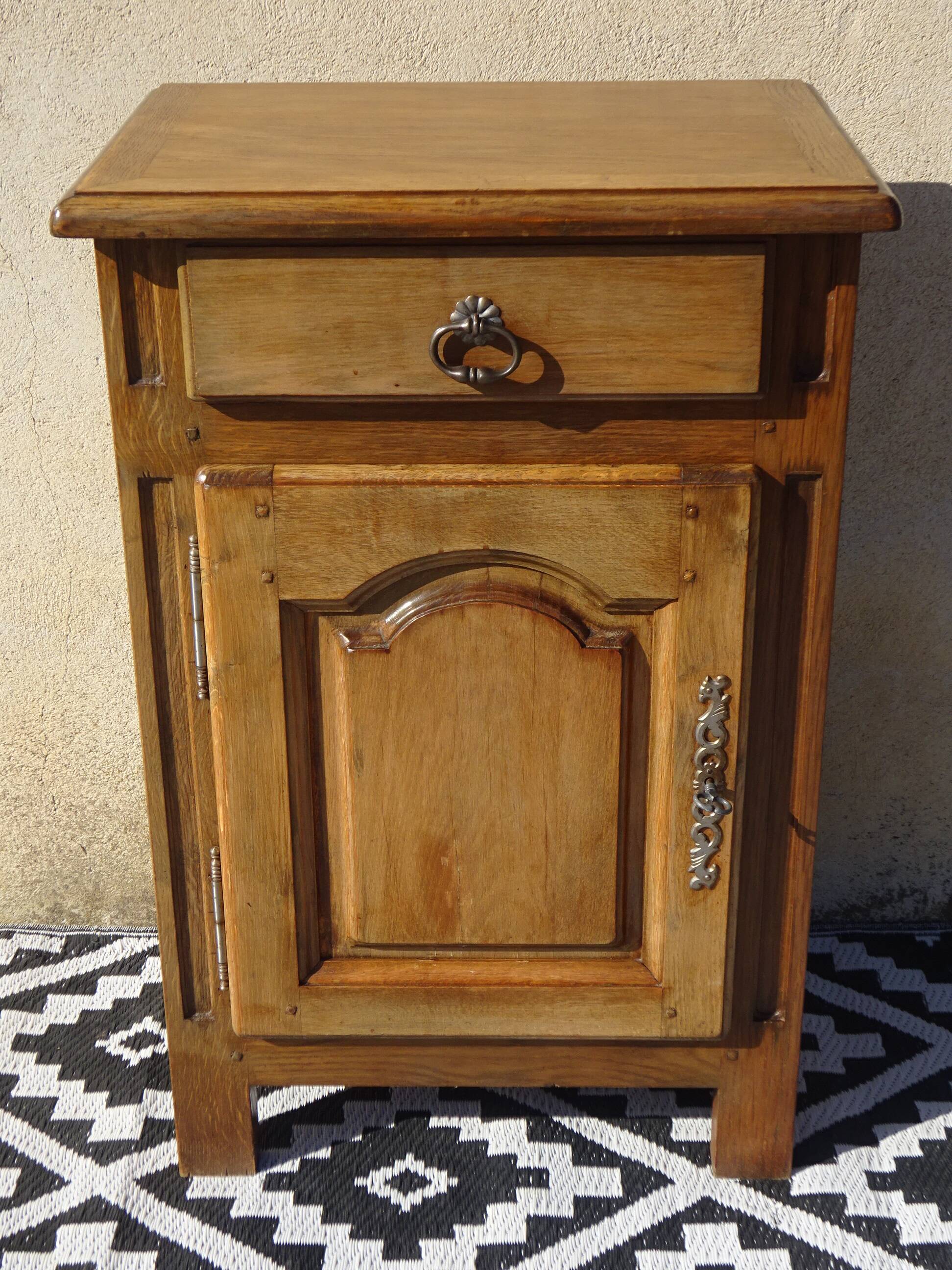 Rustic wooden confiturer