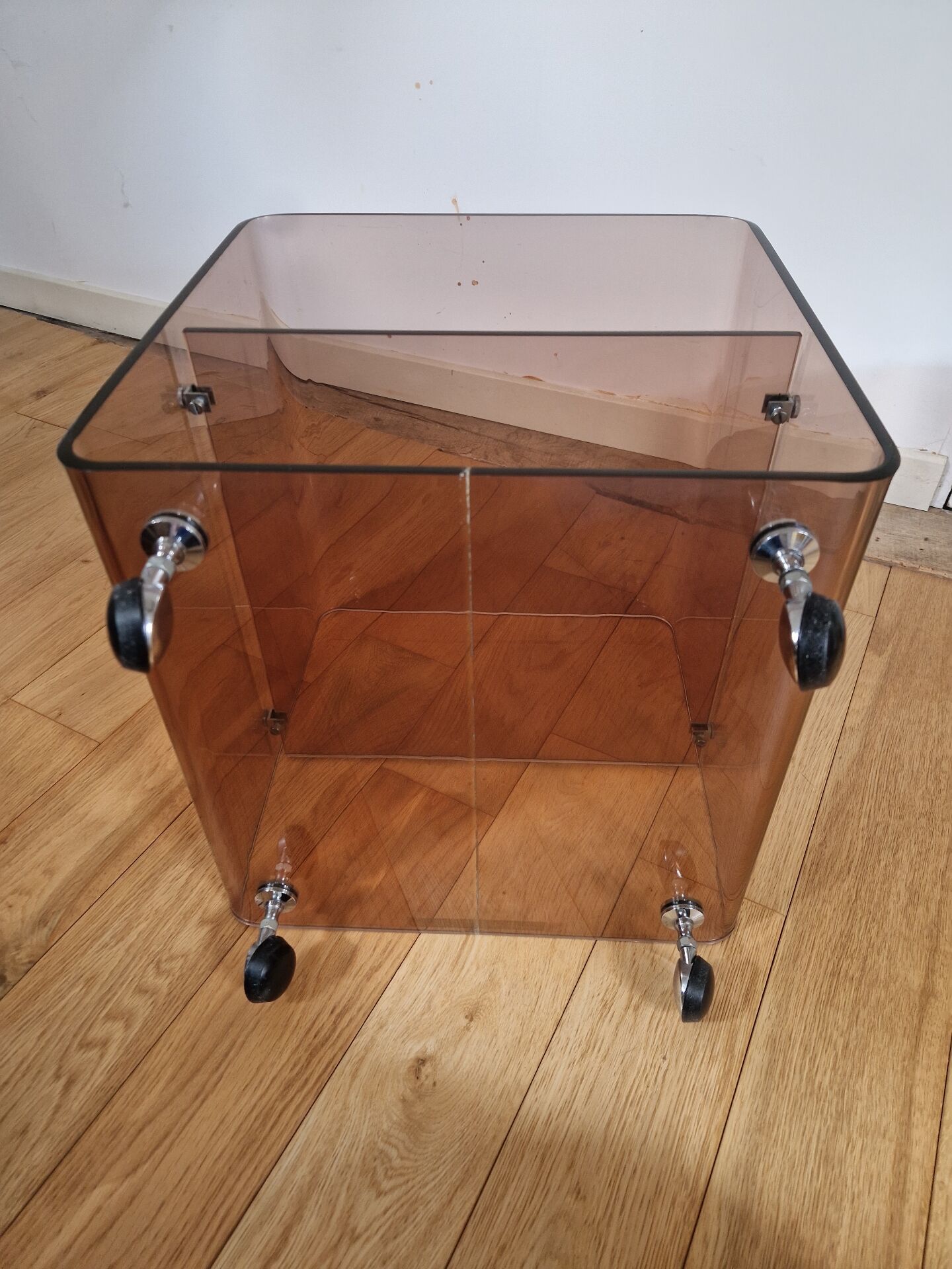 Rolling dessert trolley in Altuglas by Michel Dumas for Roche Bobois.