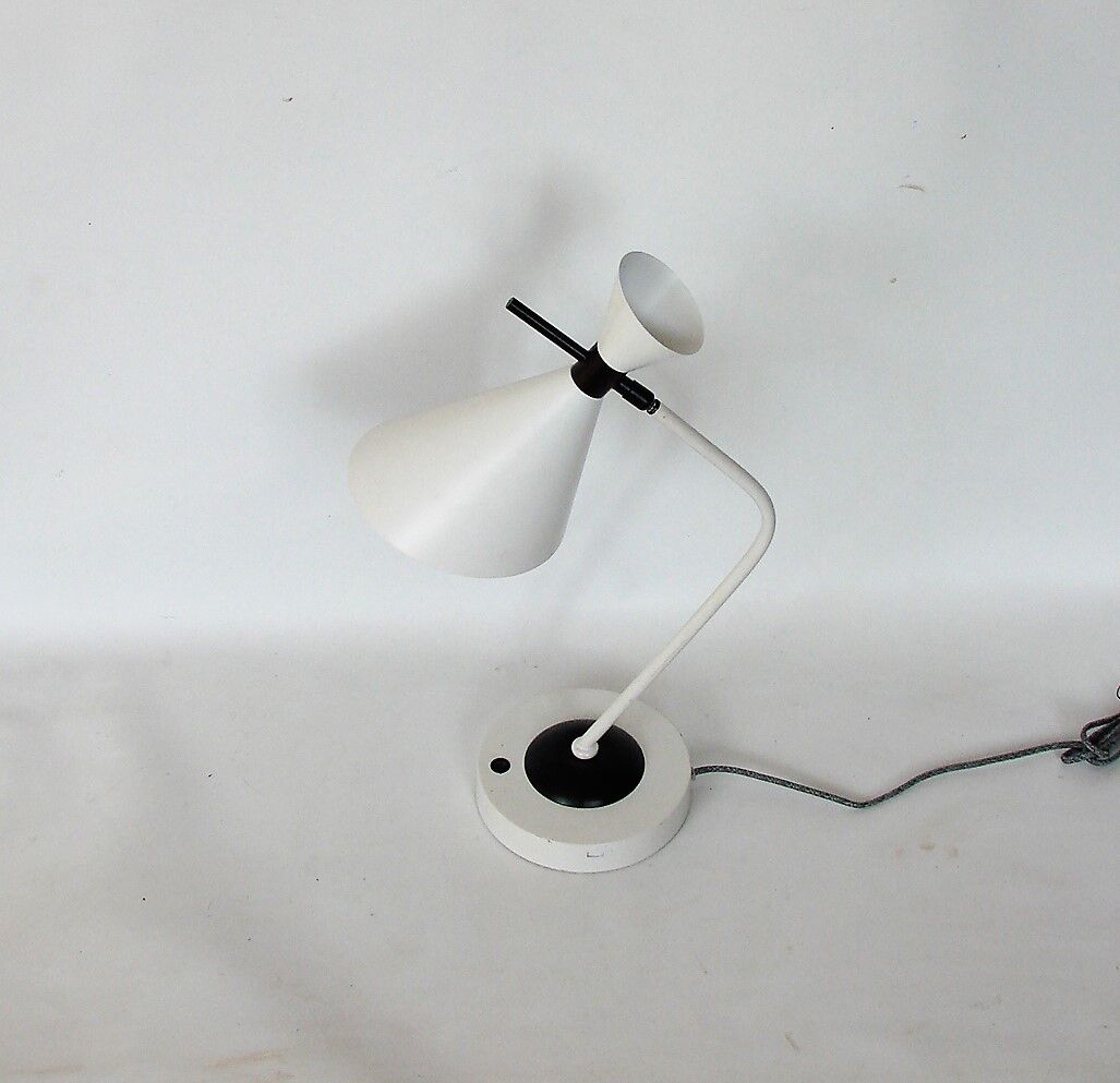 Desk lamp