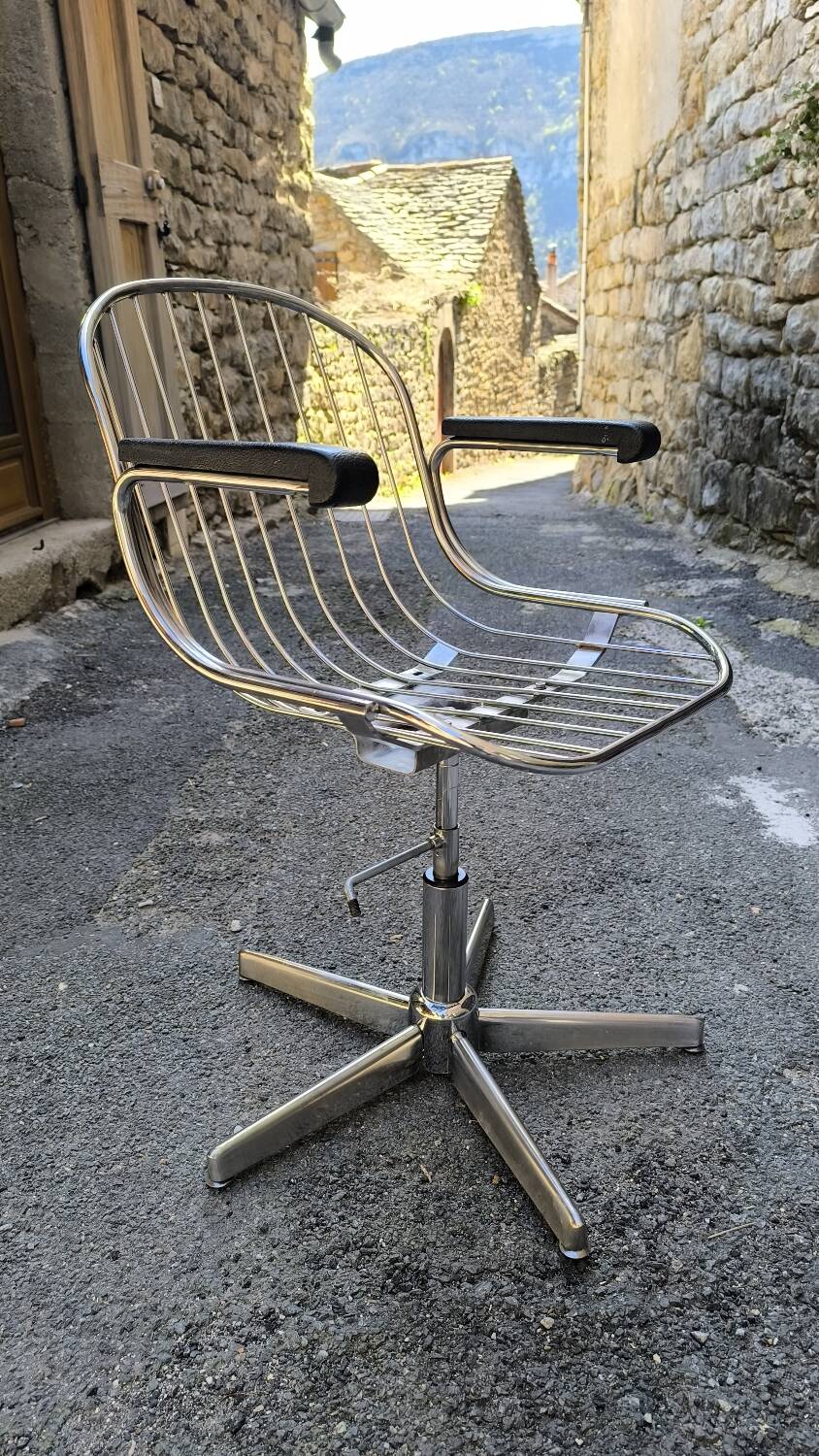 Fauteuil en métal chromé