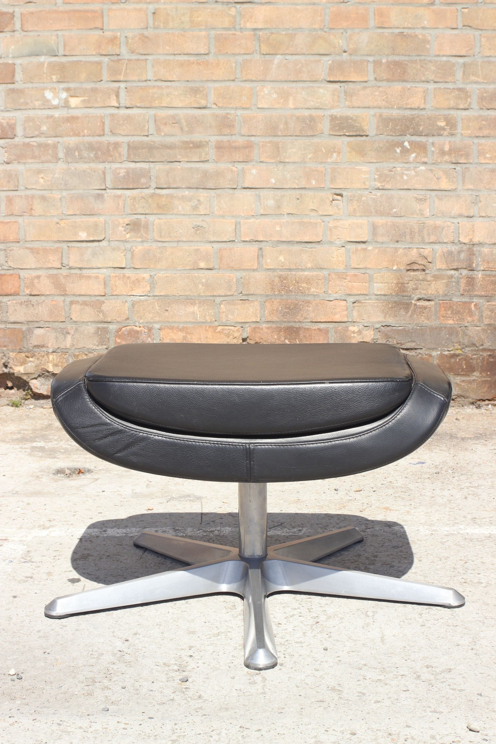 Ottoman Vintage in Leather and Aluminium, 1970s