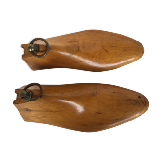 Wooden shoe trees