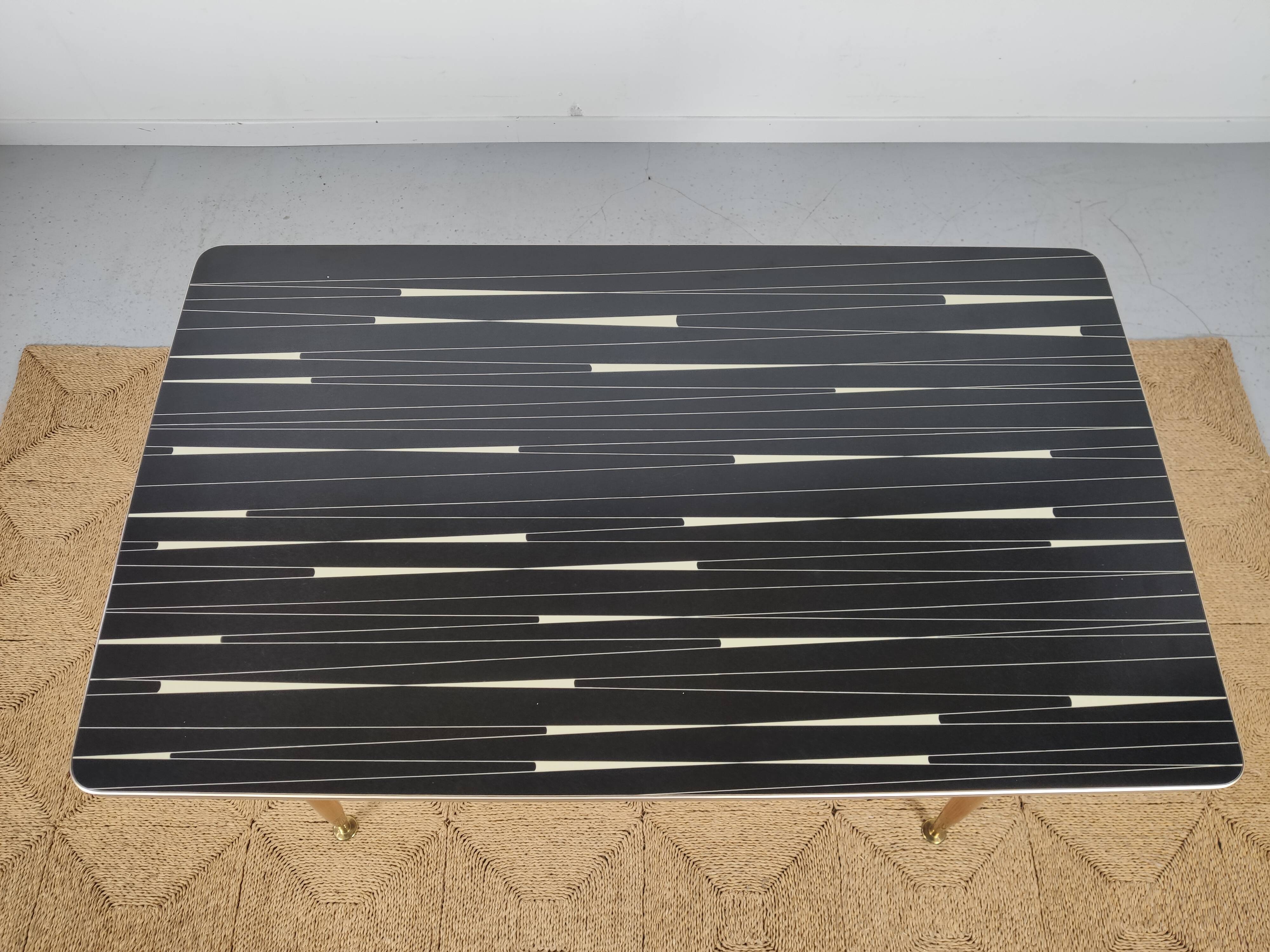 Adjustable vintage table with formica extension cords