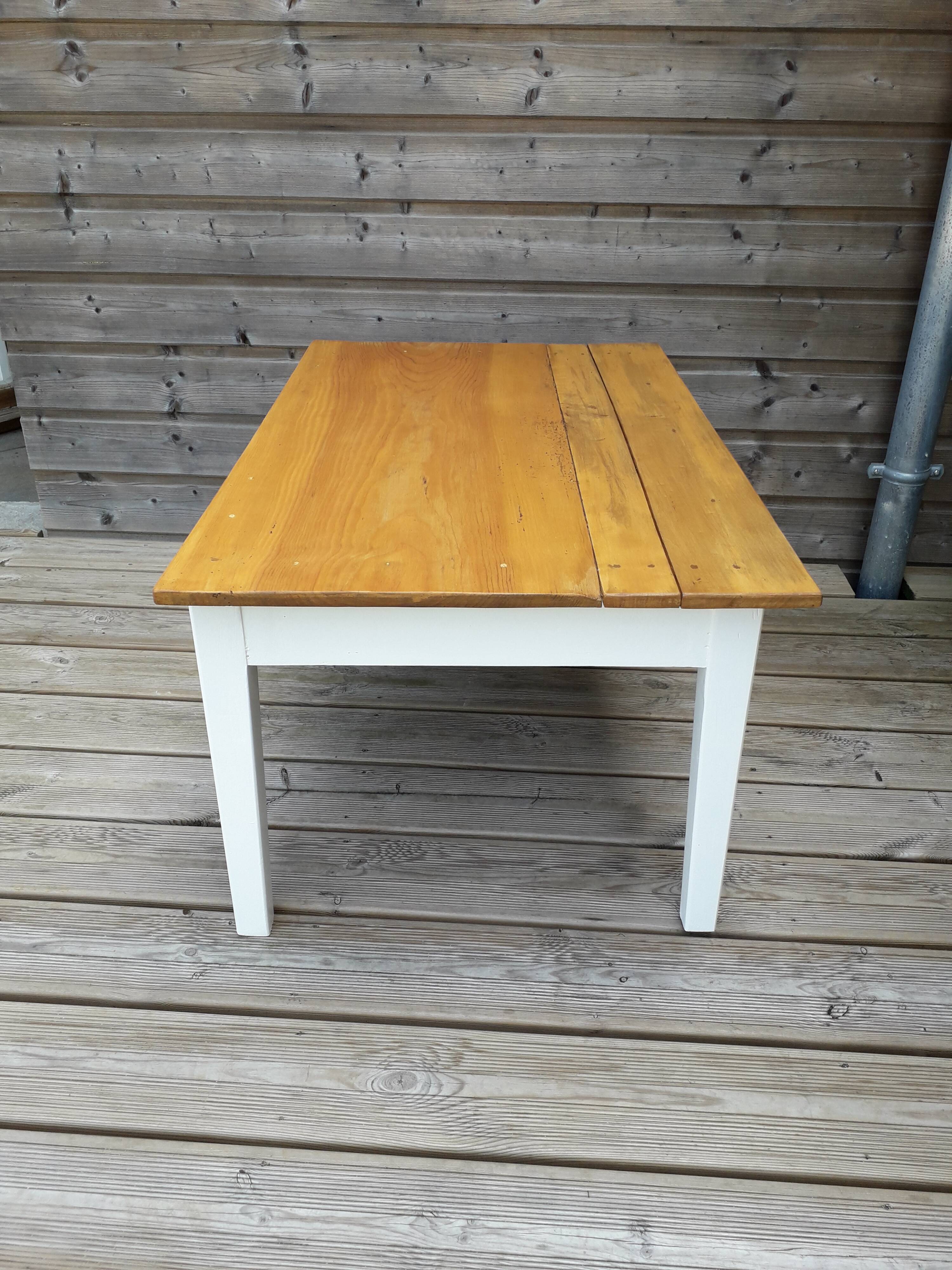 Table basse blanche