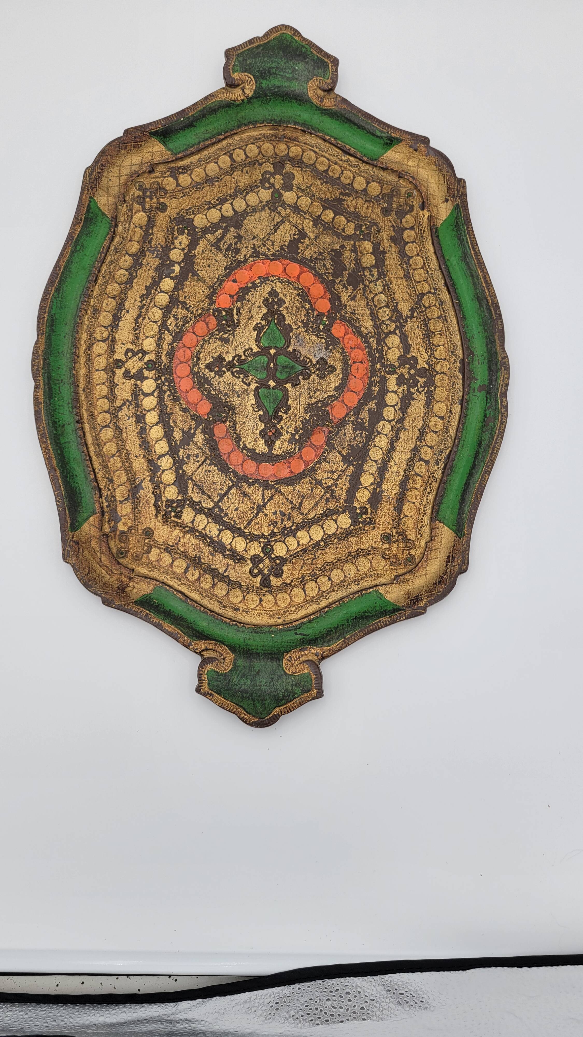 Florentine tray in painted wood