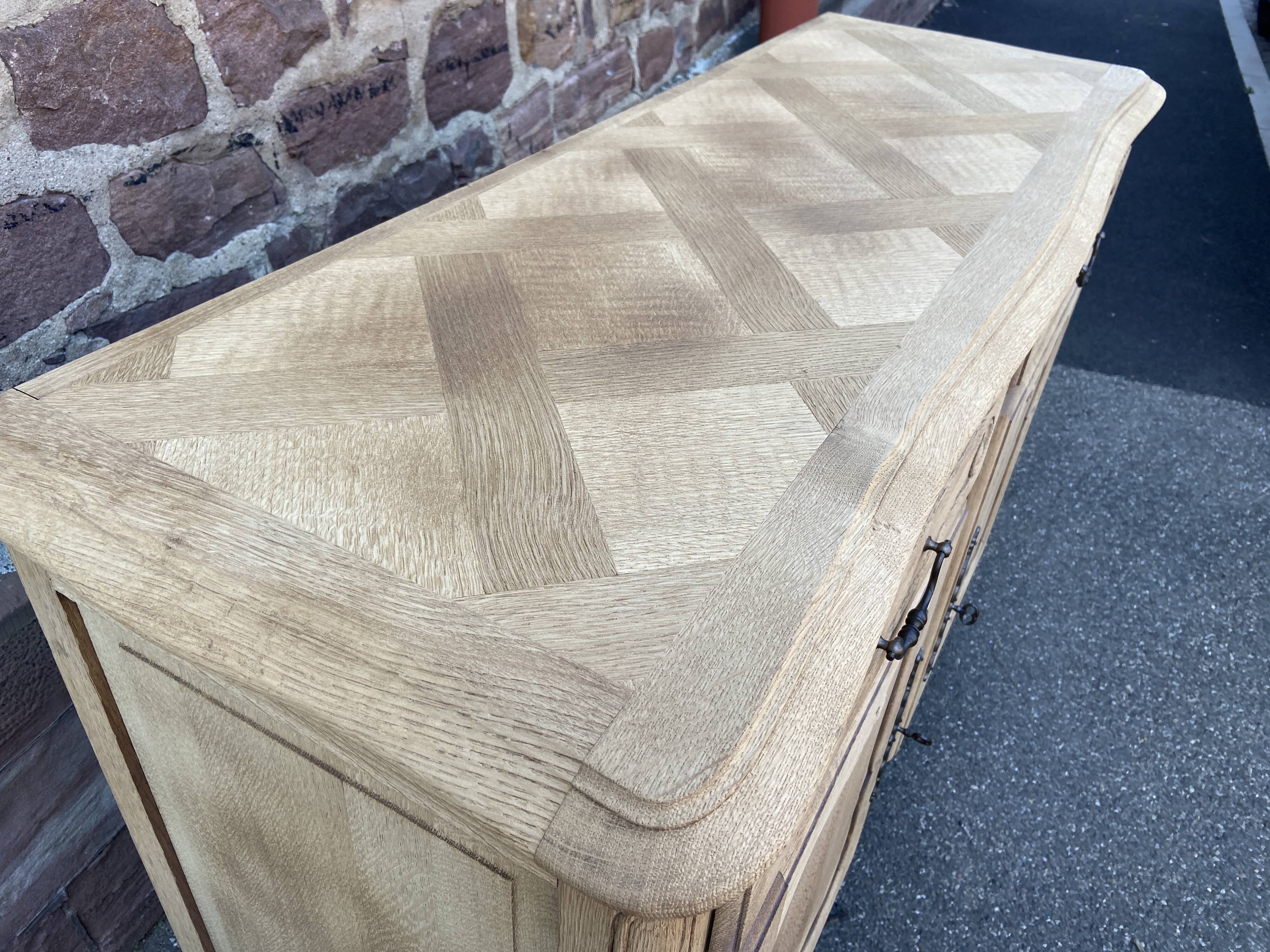 Buffet Baroque Louis XV in natural oak