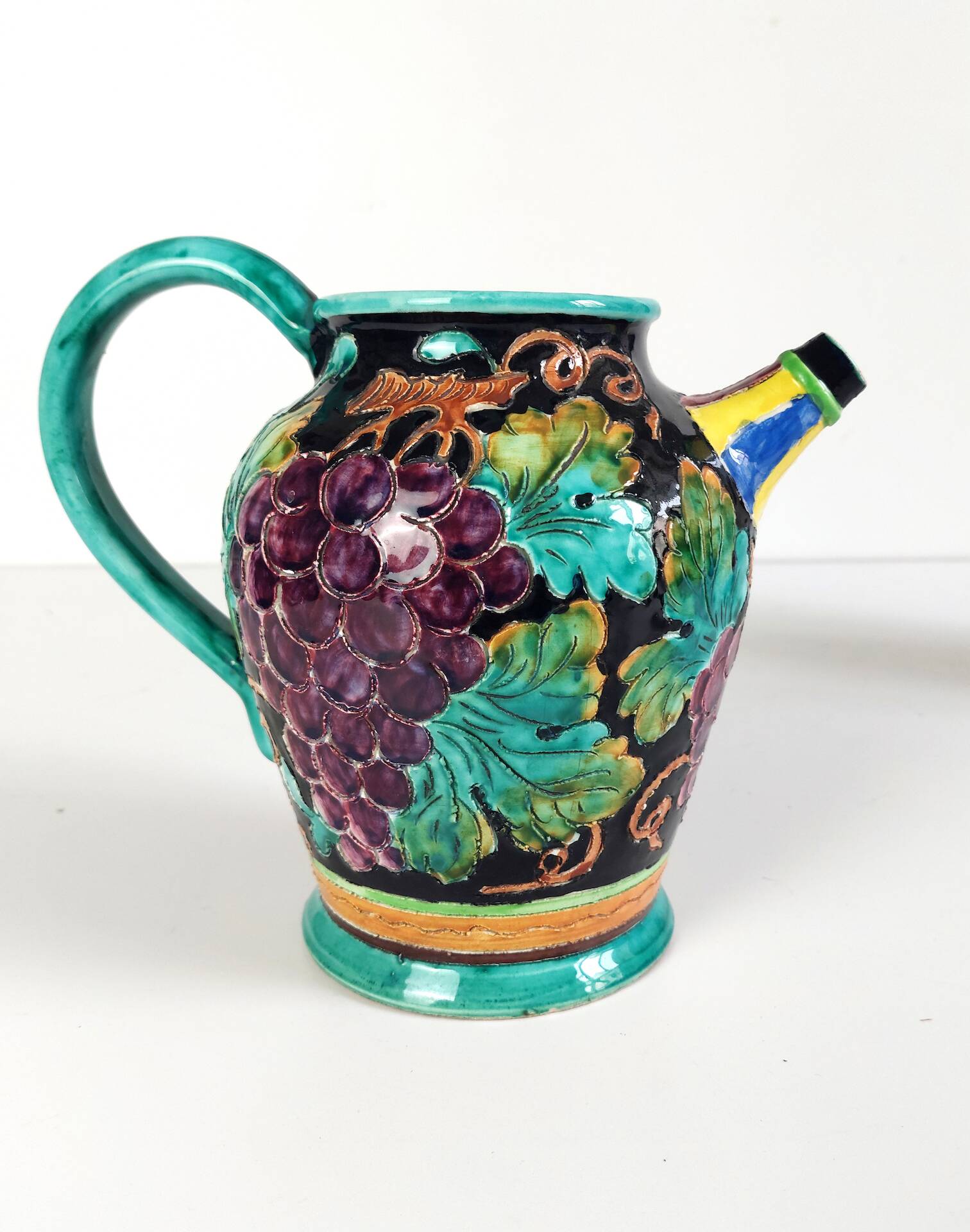 Lot of vases and carafes in earthenware and ceramic.