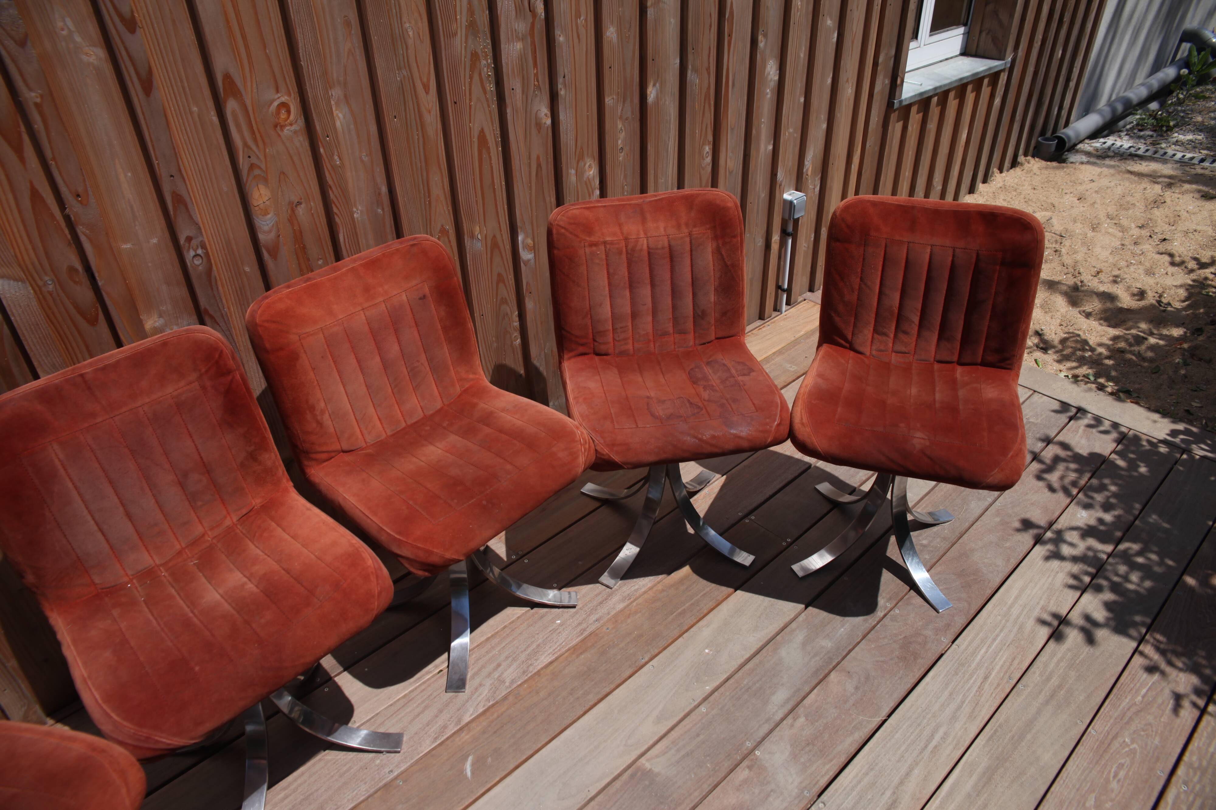 6 cooked chairs and metal base