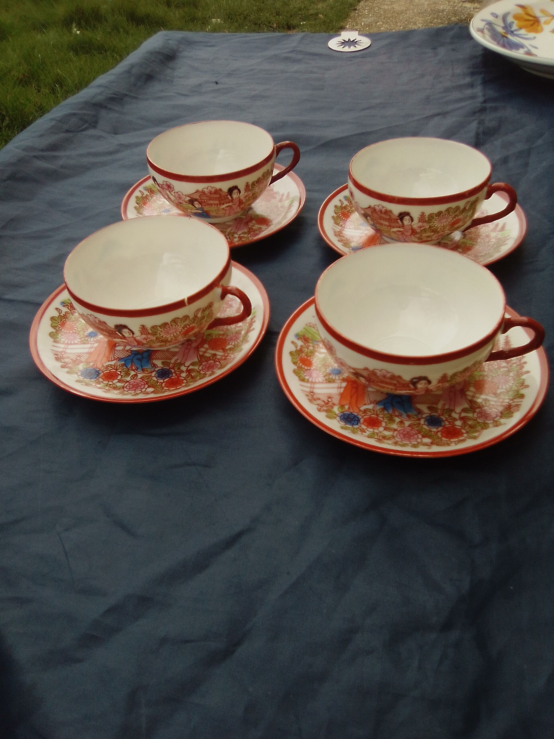 4 Japanese tea cups with saucer with empress in lithophany