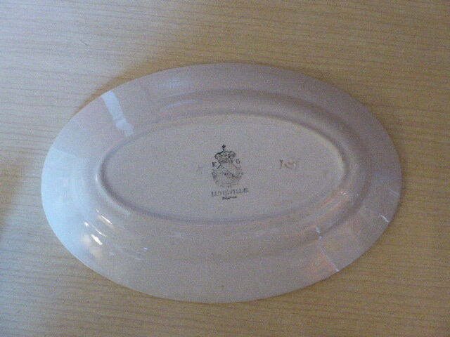 Service dish, in earthenware geometric patterns red and vintage green, stamped KG Luneville