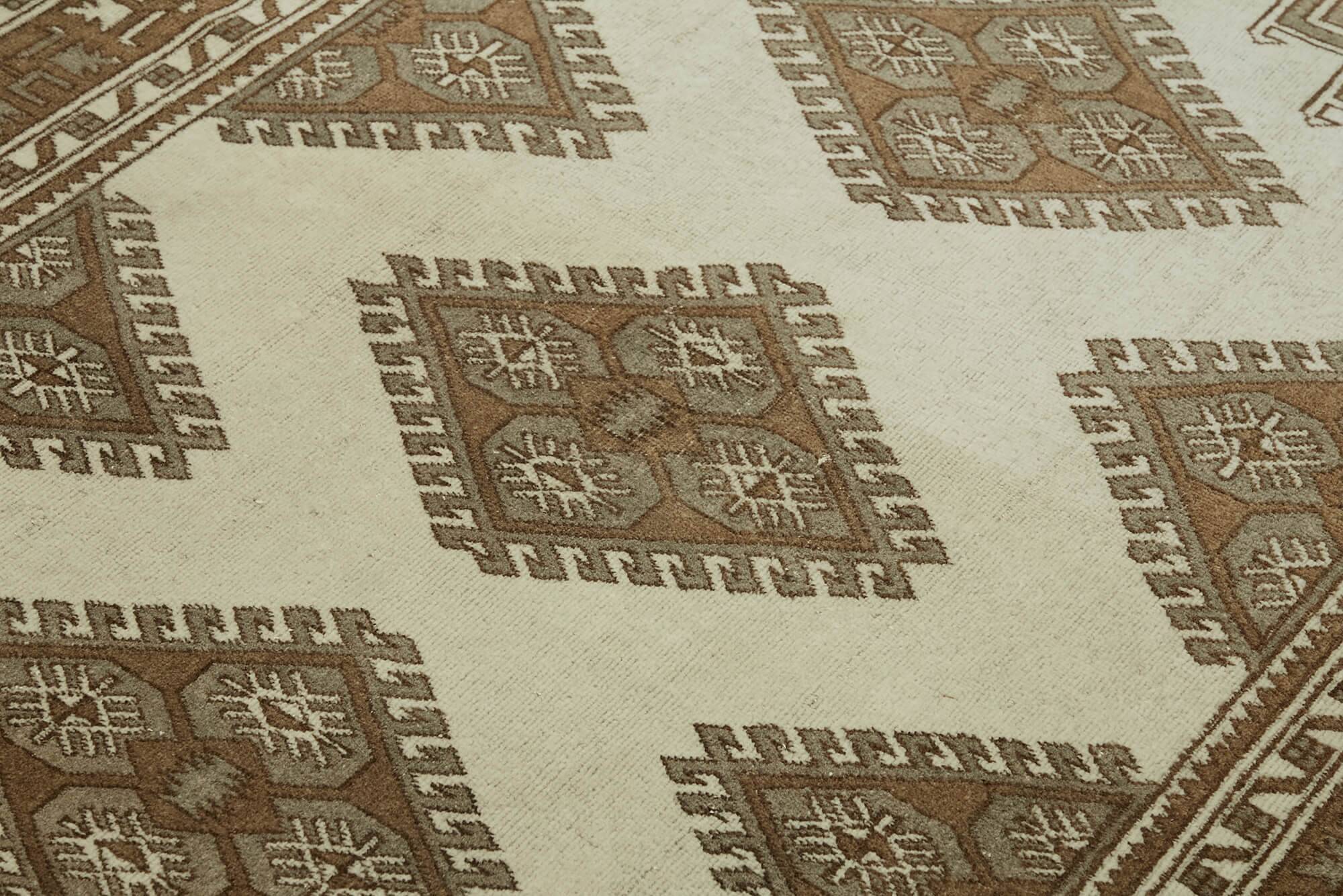 Turkish Vintage Anatolian Rug 140 cm x 214 cm