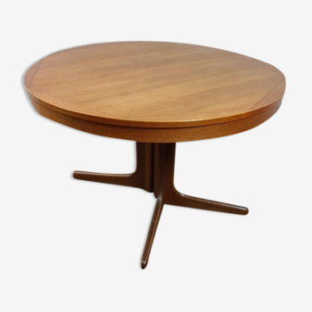 Table scandinave