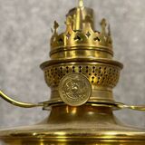 Lampe a pétrole époque Art Nouveau en laiton doré et ciselé vers 1900
