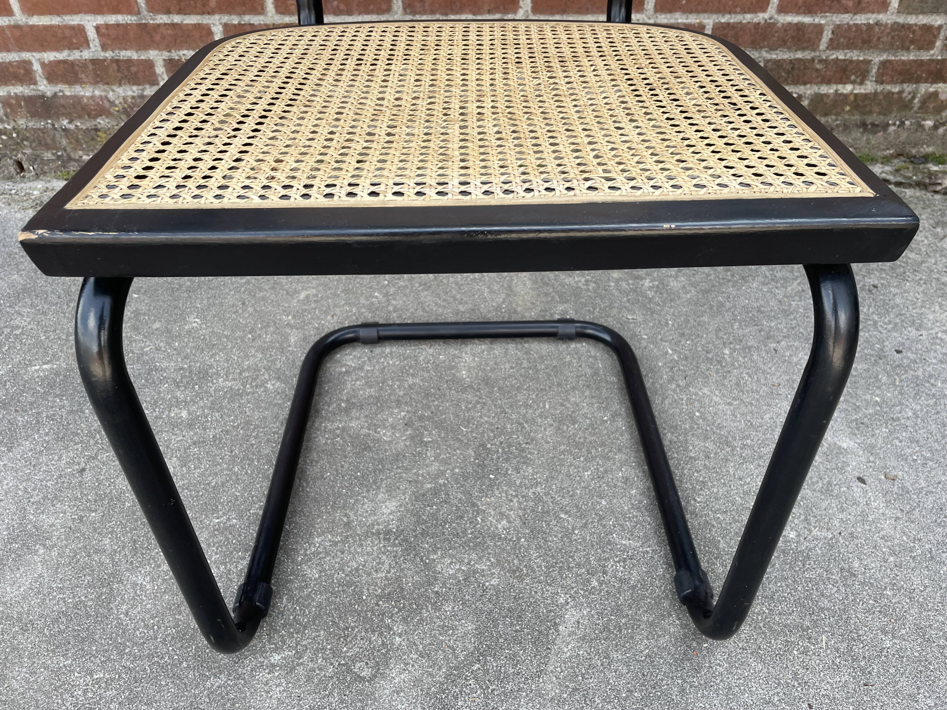 Cesca chair B64 with armrests by Marcel Breuer Design in black