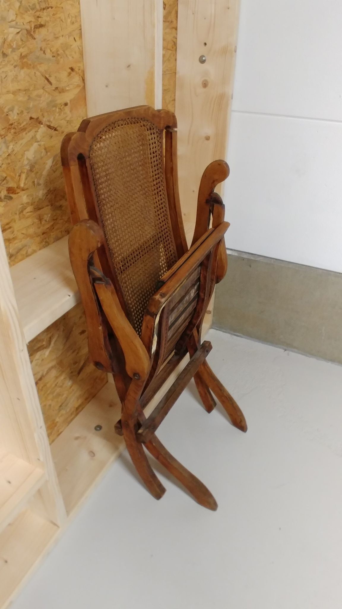 Fauteuil pliant canné