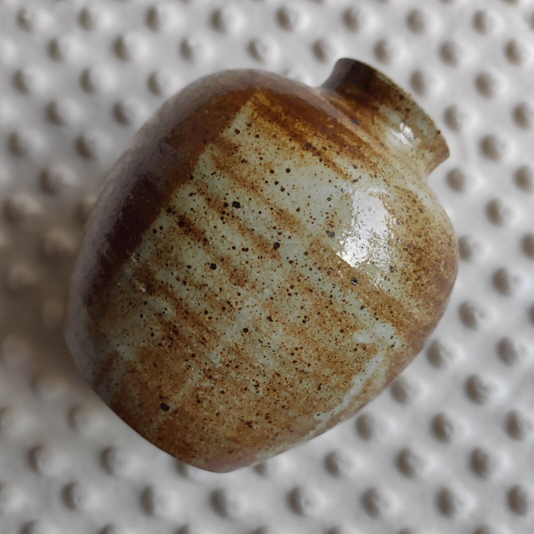 Vase en grès brun