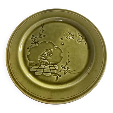 Assiette plate en majolique HB Choisy le Roi