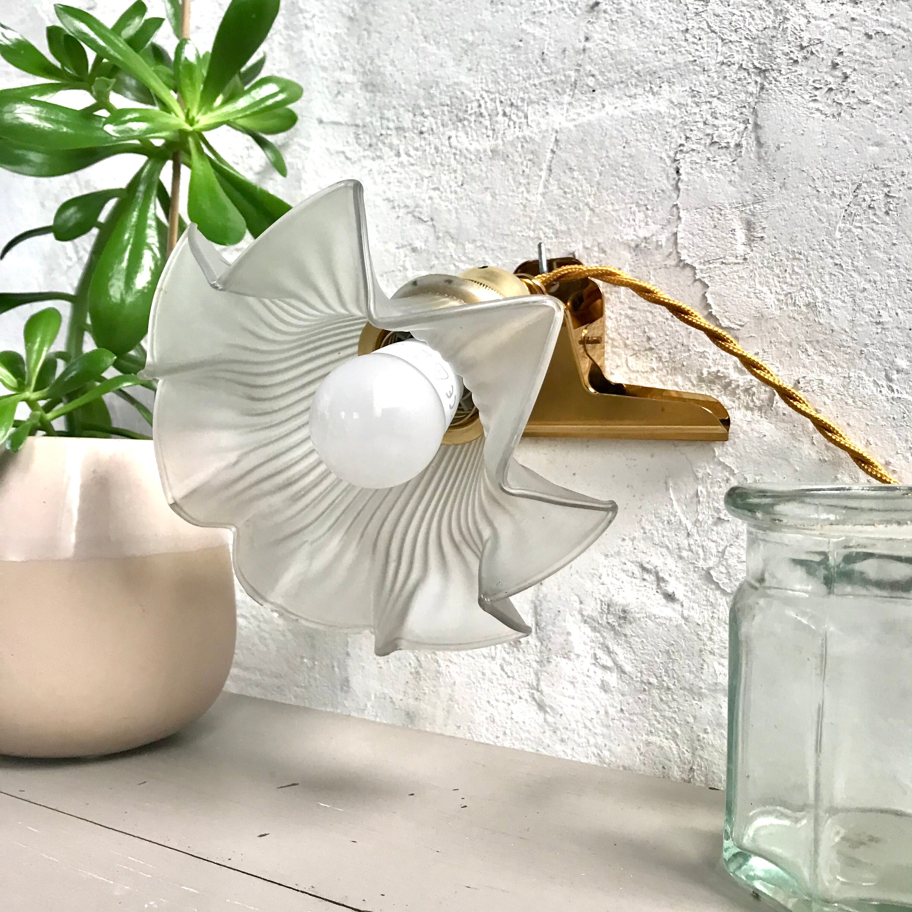 Art Deco tulip walker