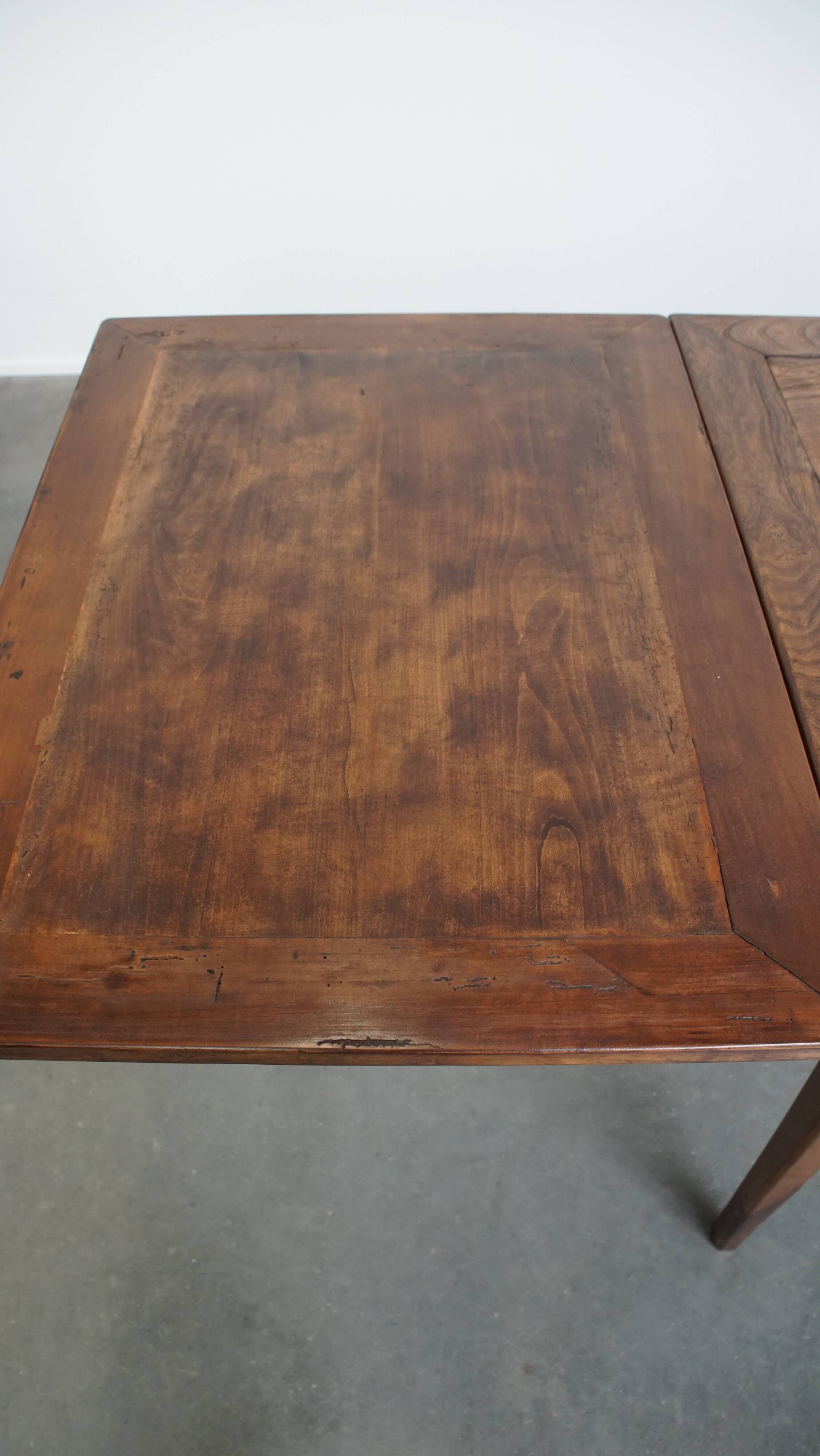 English Antique Extendable Dining Table in Elm and Cherry Wood