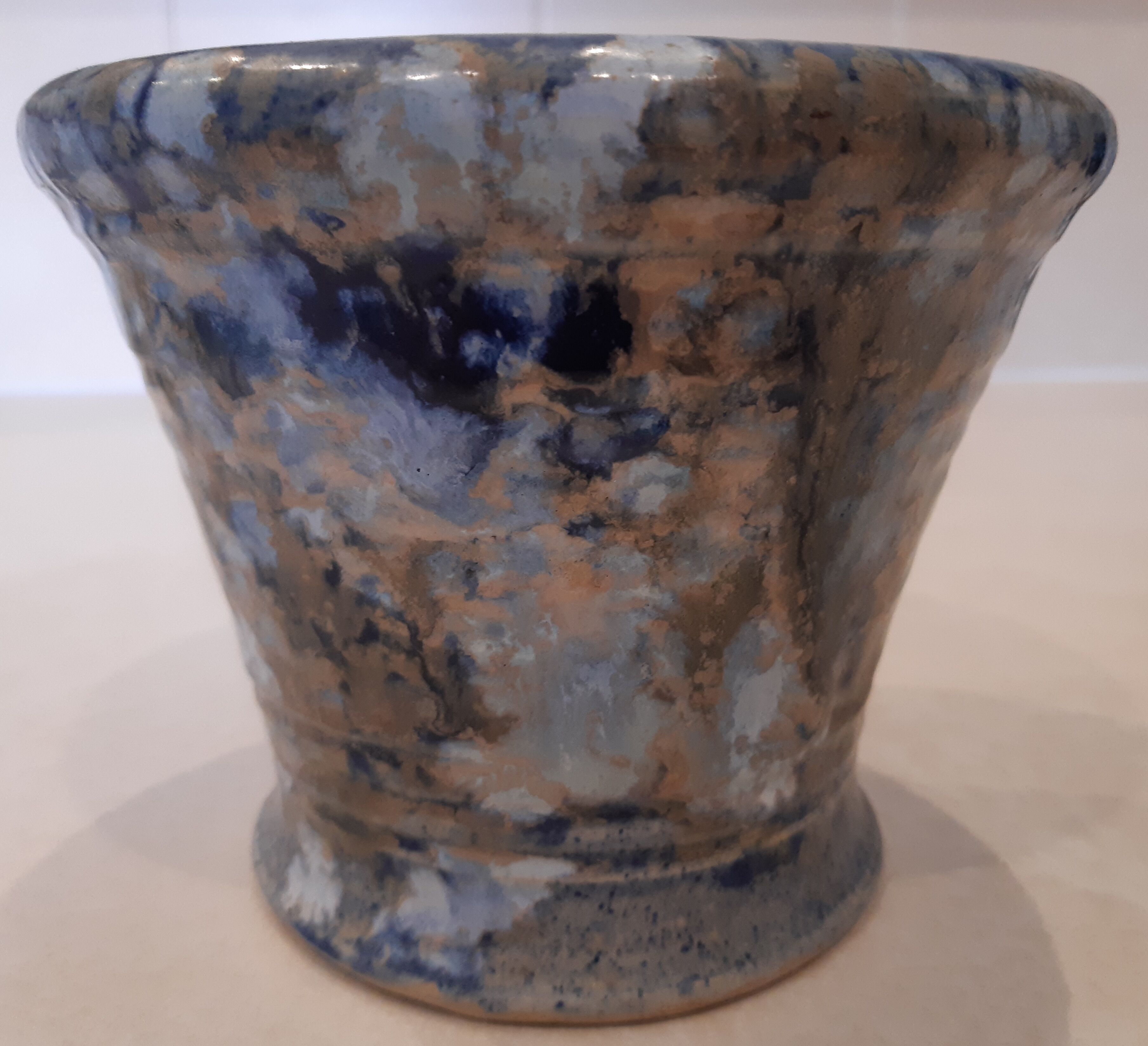 Pot cover, fawn blue and gray décor.