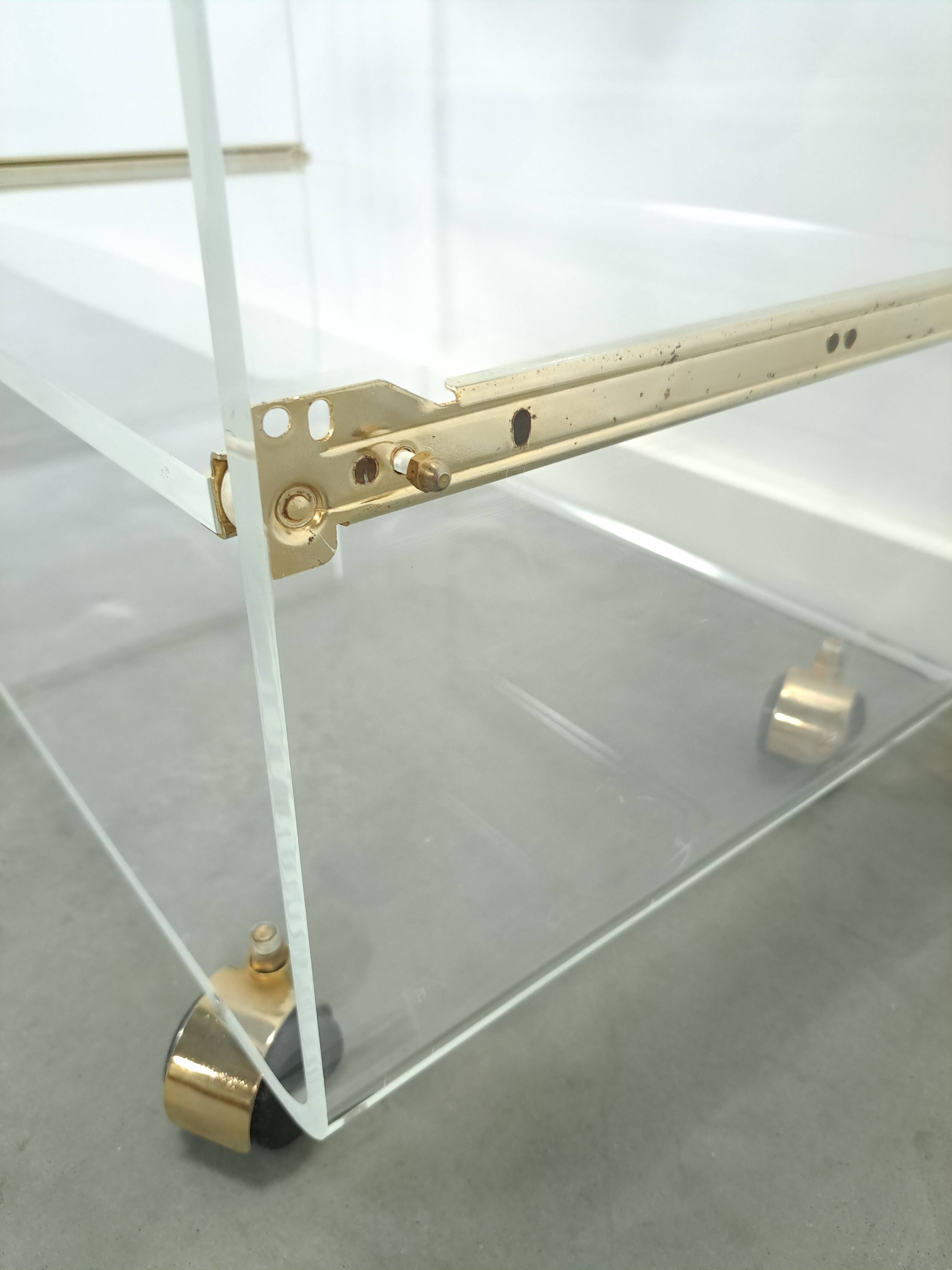 Space age plexiglas trolley met messing