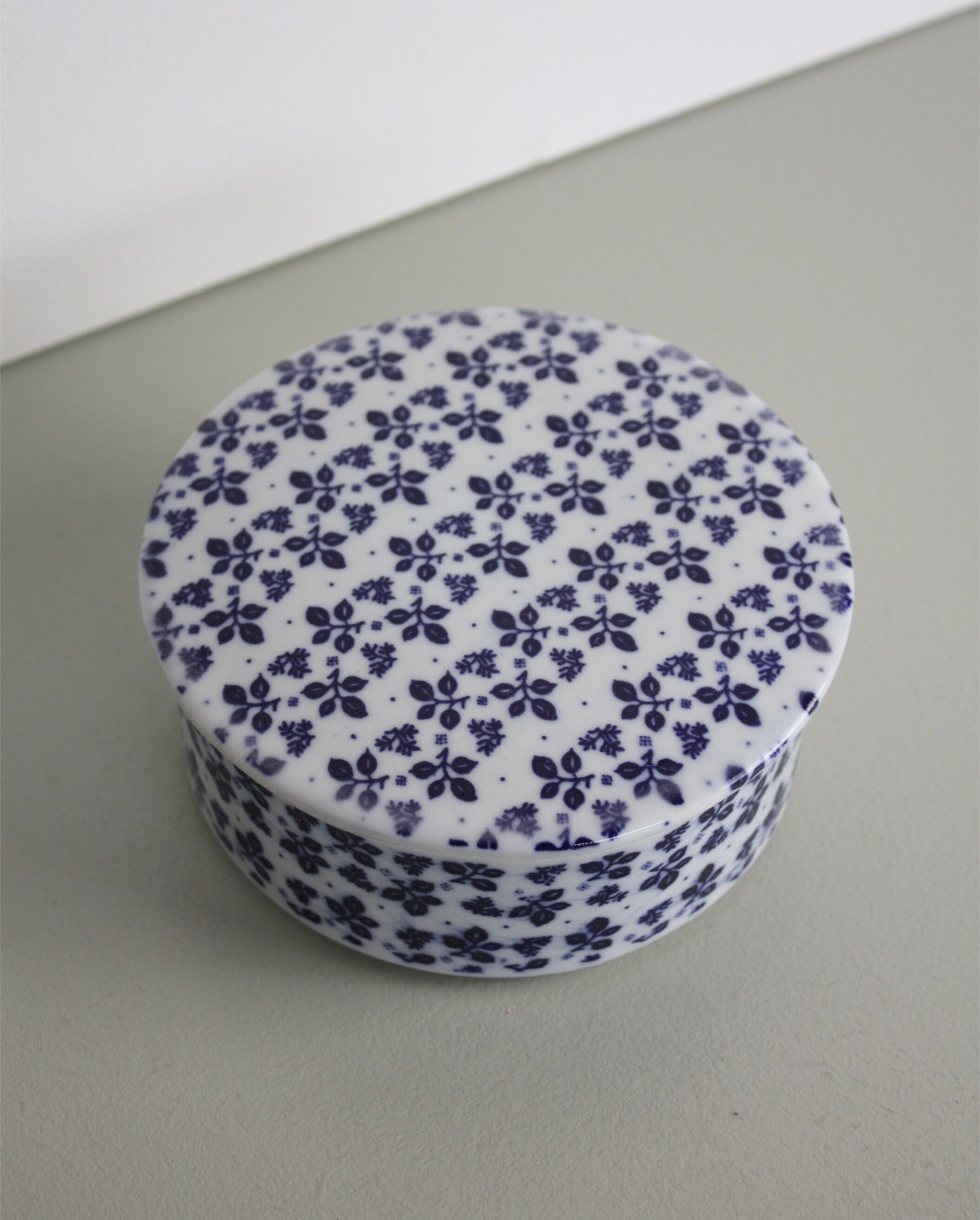 White and blue porcelain jewelry box
