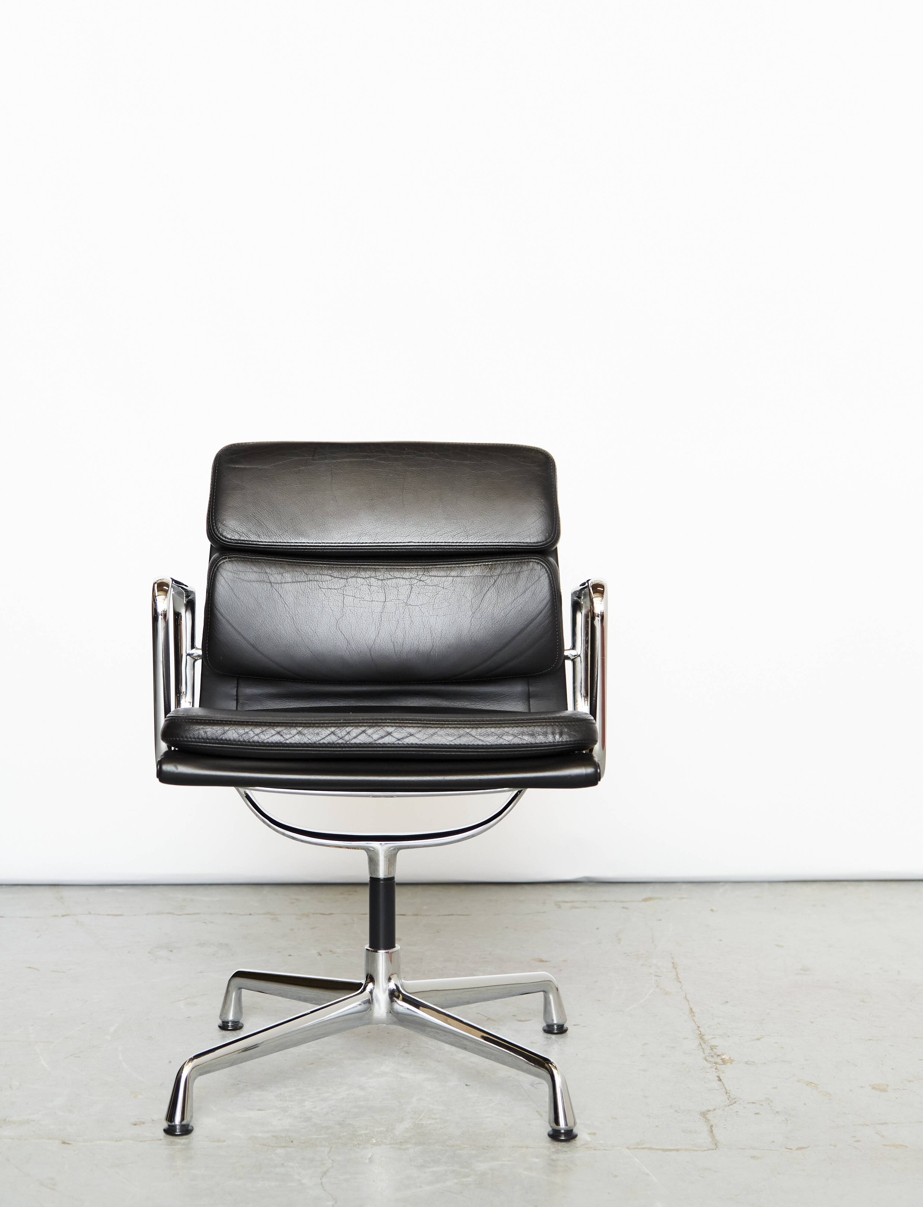 Charles & Ray Eames Chair EA 208 Chair for Vitra