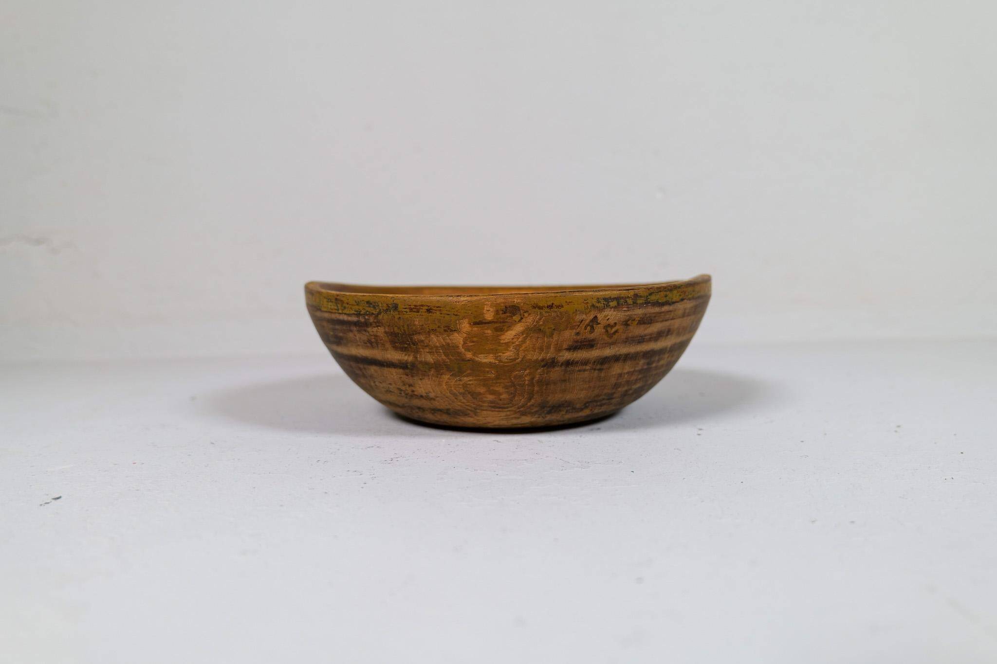 Swedish folk art, unique set of 2 farmer's bowls from the 19th century.