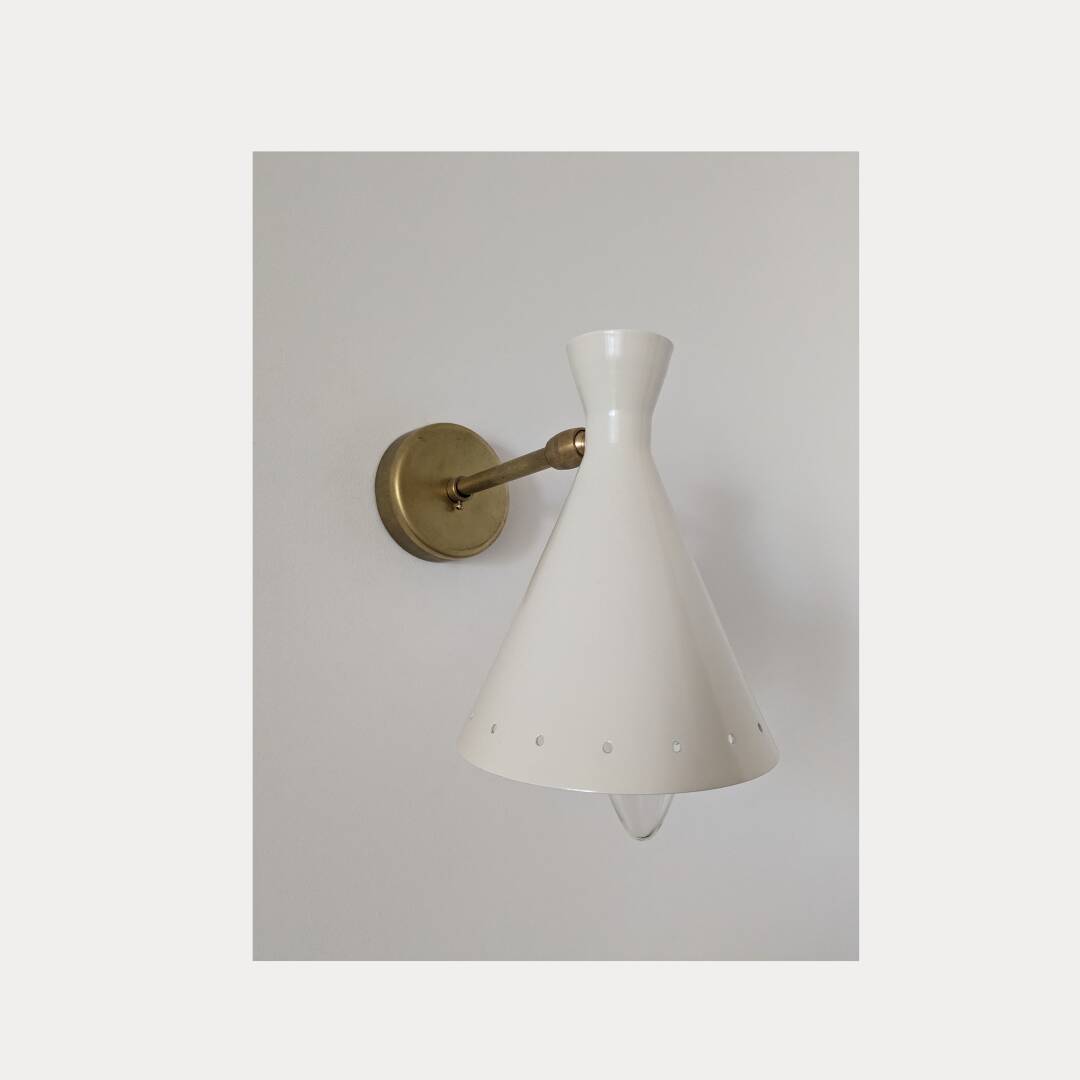 Italian designer wall lamp from the 50s