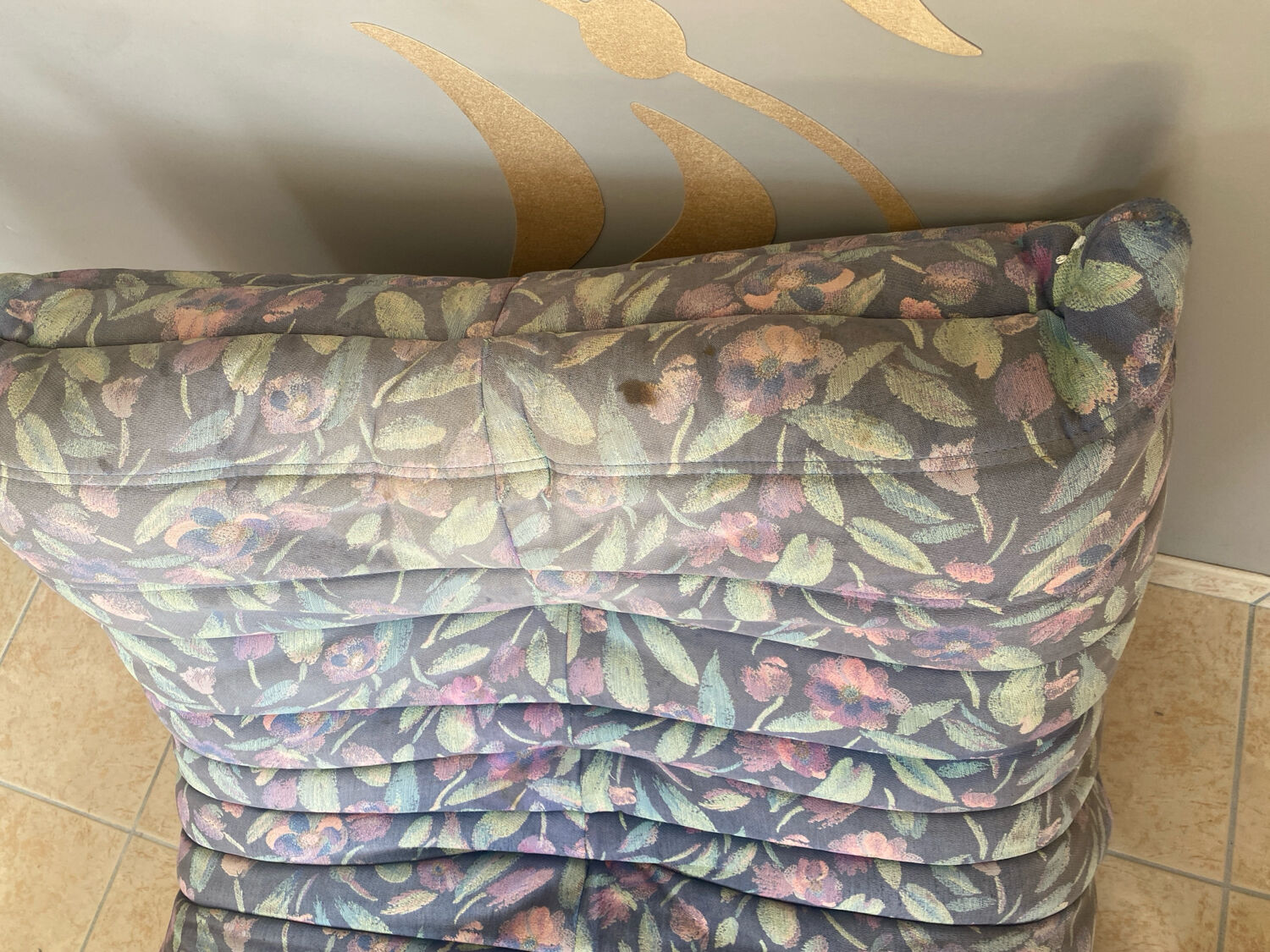 Shoe cabinet with its pouf by Michel Ducaroy for Ligne Roset.