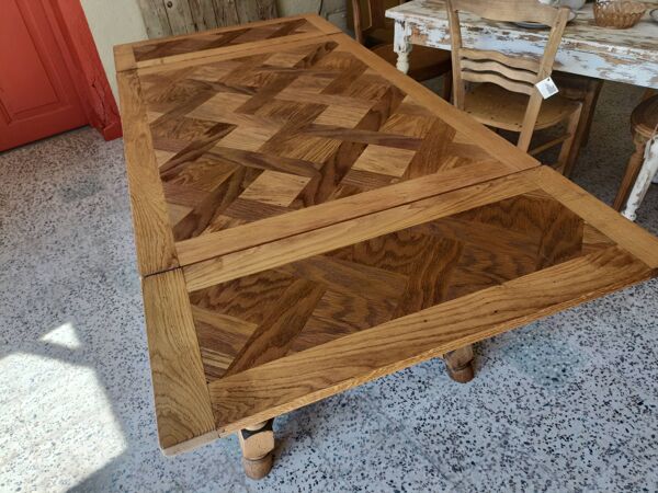 Table avec rallonges intégrées rénovée