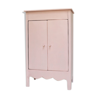 Armoire de poupée